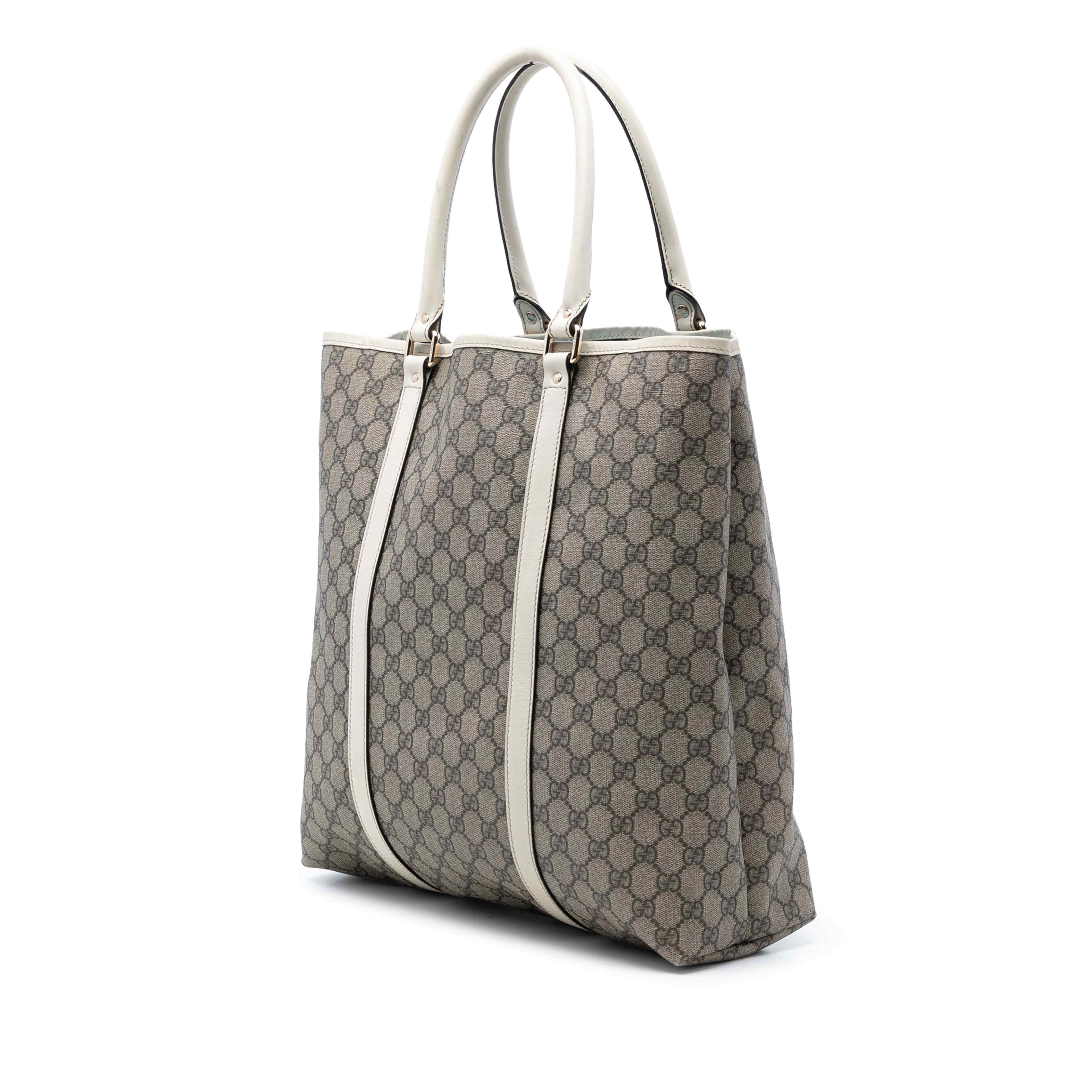 Gucci Gg Supreme Joy Vertical Tote, från Luxclusif, i färgen beige. Klicka för att öppna bilden i stort format