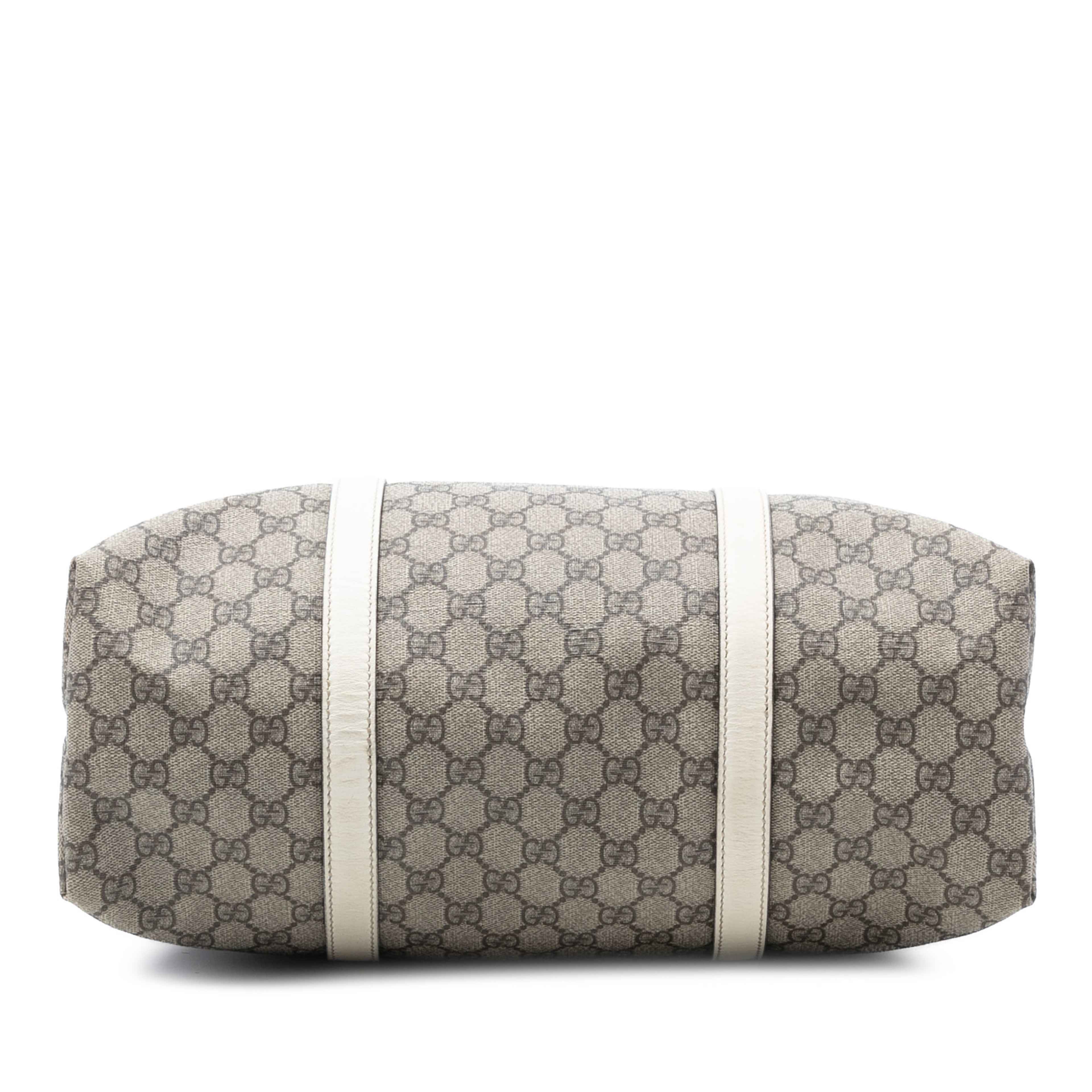 Gucci Gg Supreme Joy Vertical Tote, från Luxclusif, i färgen vit. Klicka för att öppna bilden i stort format