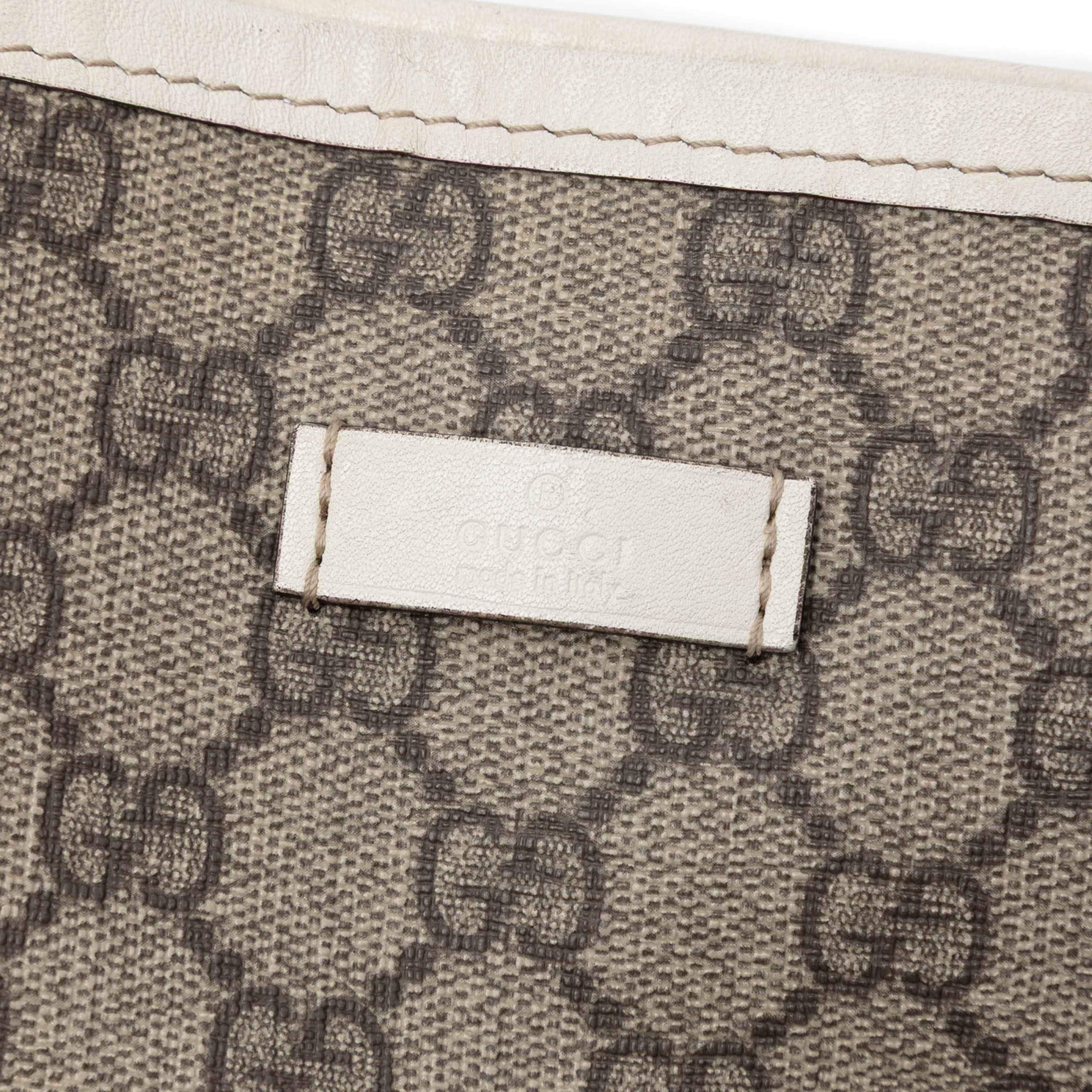 Gucci Gg Supreme Joy Vertical Tote, från Luxclusif, i färgen beige. Klicka för att öppna bilden i stort format