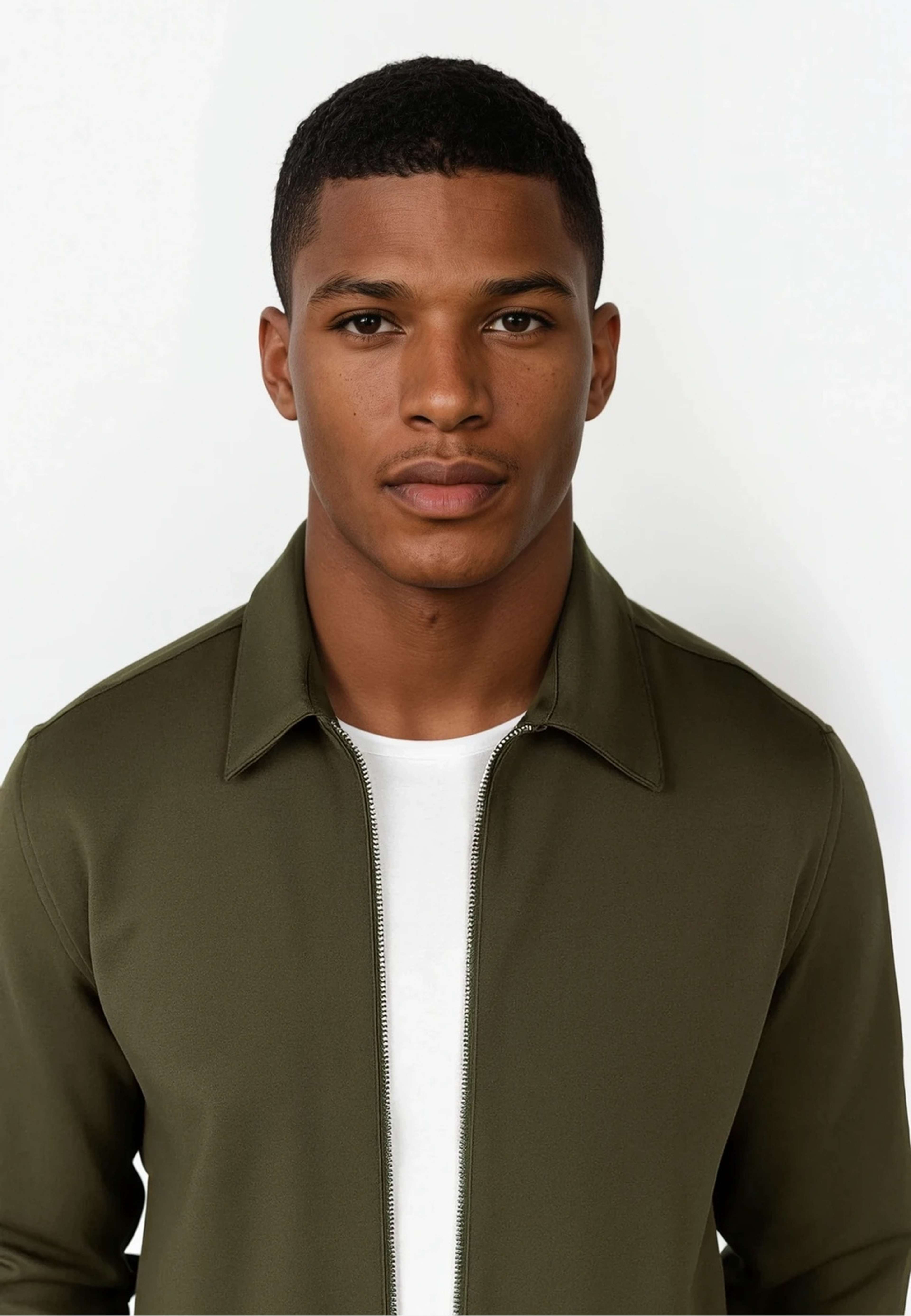 Aden Superior Strech Overshirt, från Ciszere, i färgen green. Klicka för att öppna bilden i stort format