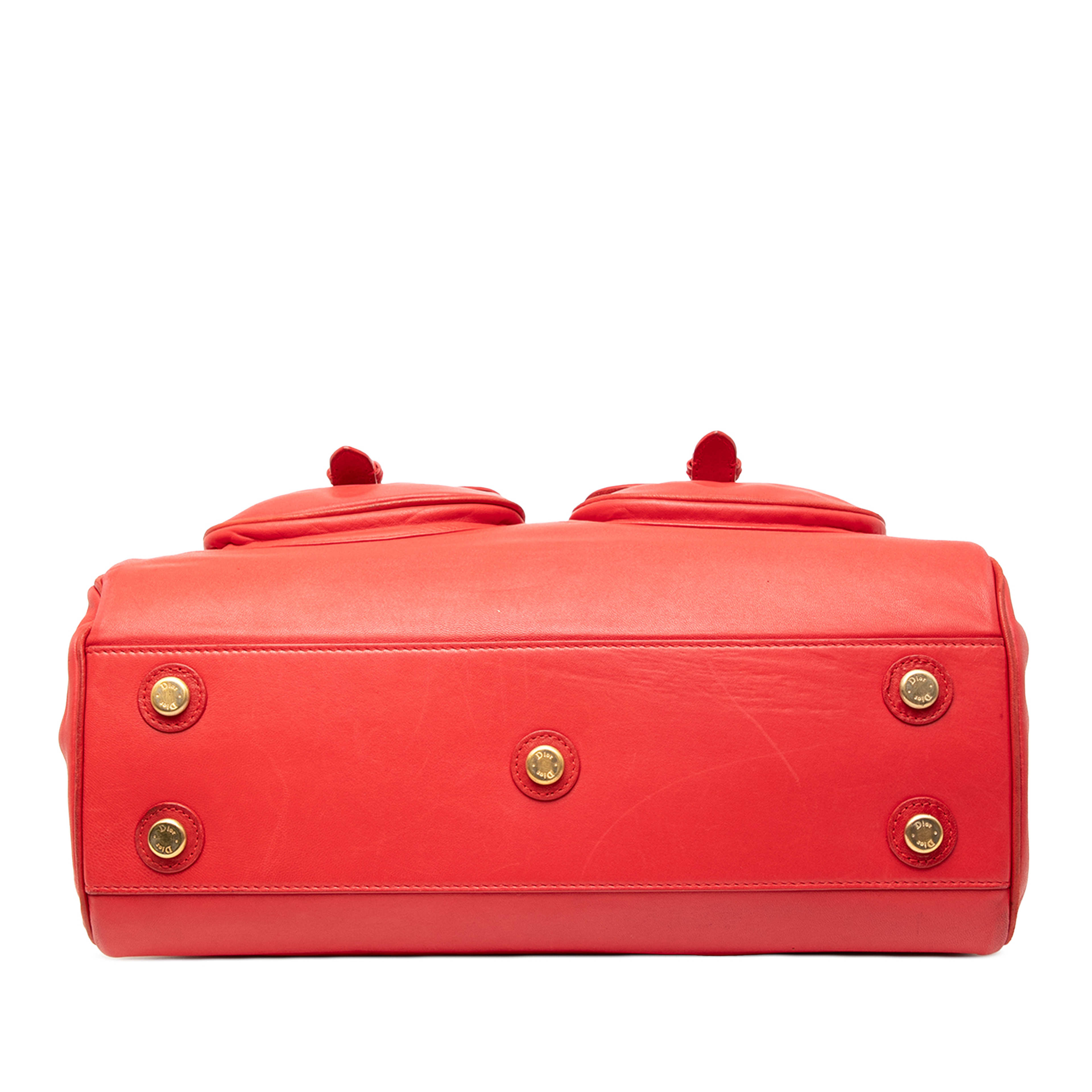 Dior Large Calfskin My Dior Frame Handbag, från Luxclusif, i färgen red. Klicka för att öppna bilden i stort format