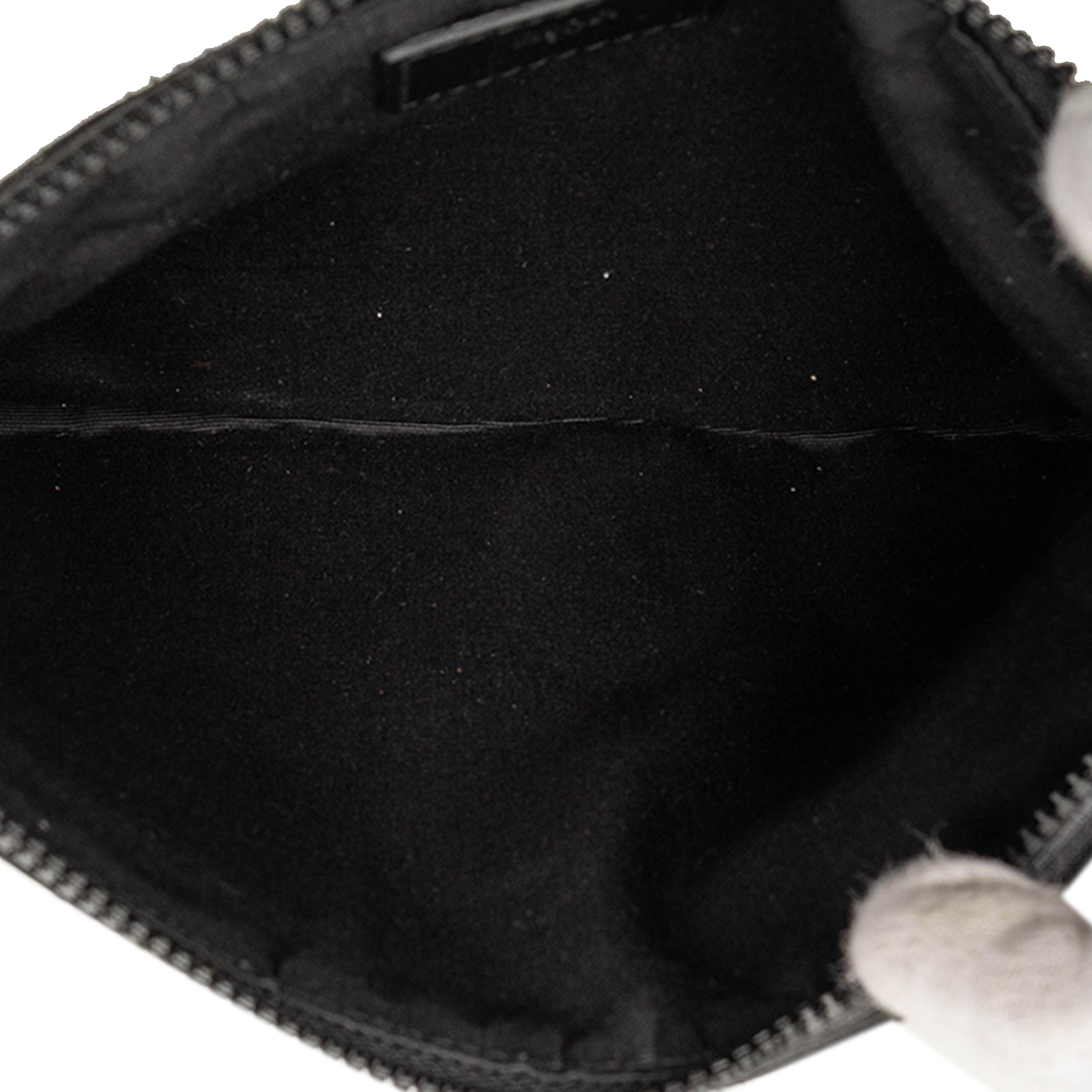 Dior Kaws Bee Nylon Pouch, från Luxclusif, i färgen black. Klicka för att öppna bilden i stort format