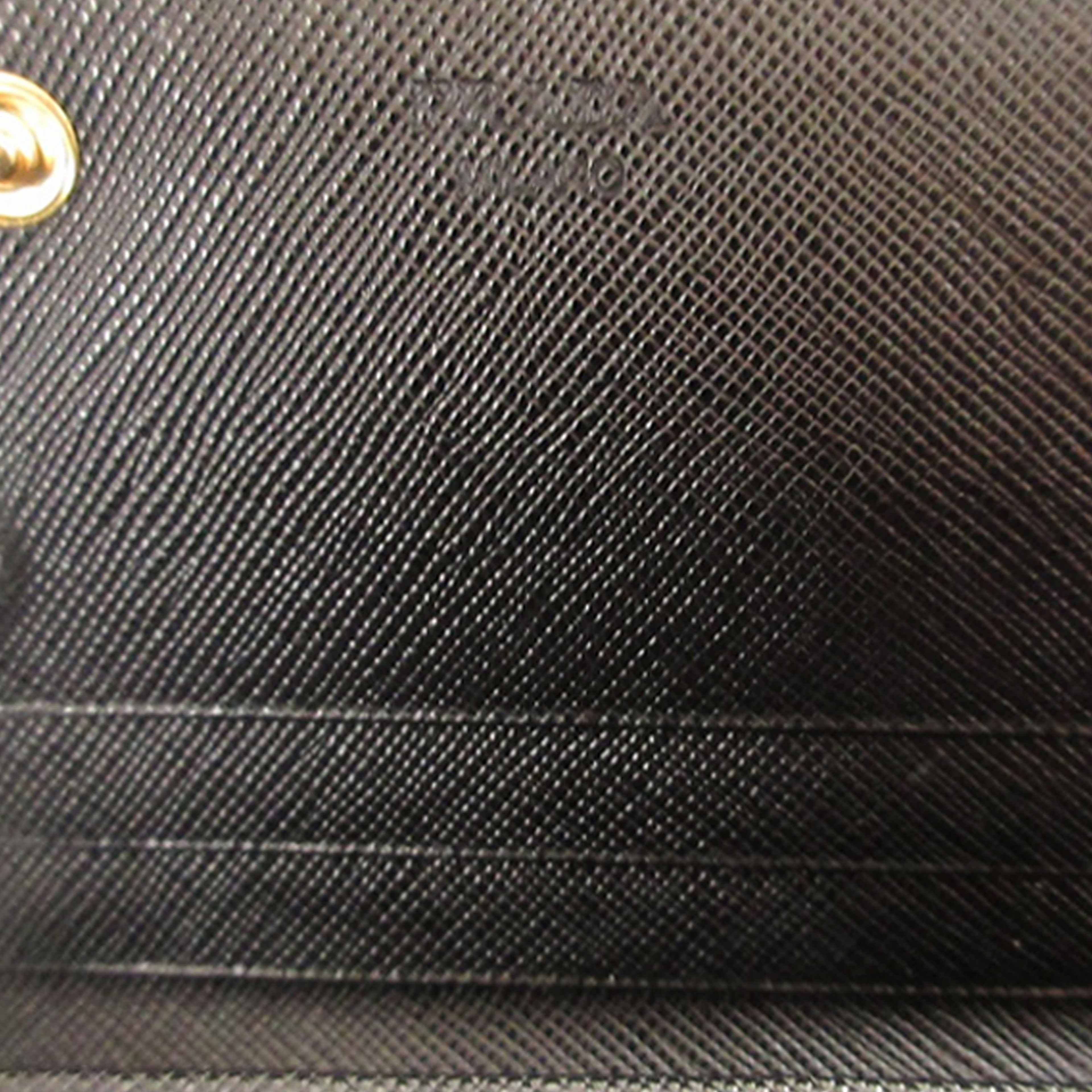 Prada : Saffiano Bifold Long Wallet, från Luxclusif, i färgen black. Klicka för att öppna bilden i stort format