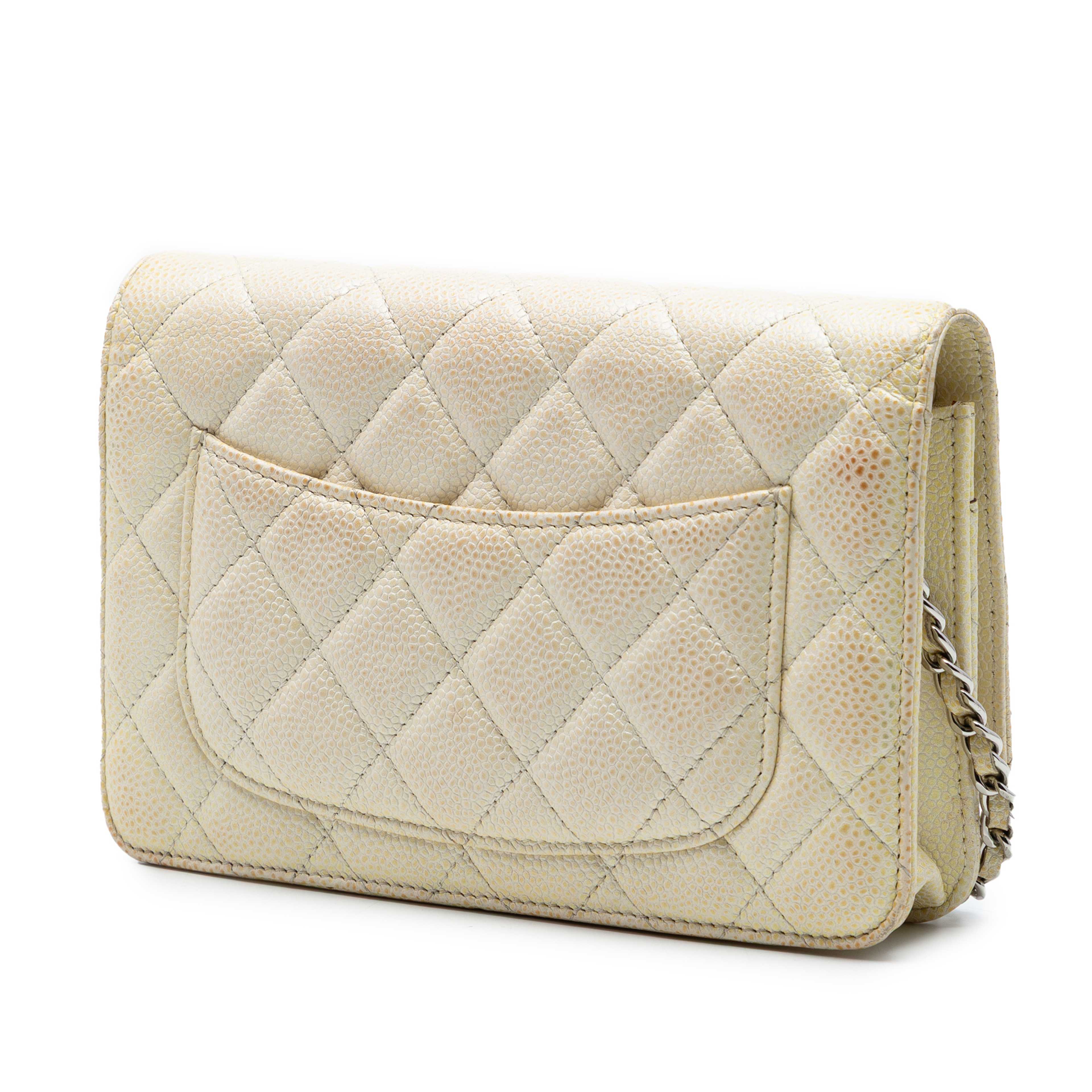 Chanel Cc Quilted Caviar Wallet On Chain, från Luxclusif, i färgen gul. Klicka för att öppna bilden i stort format