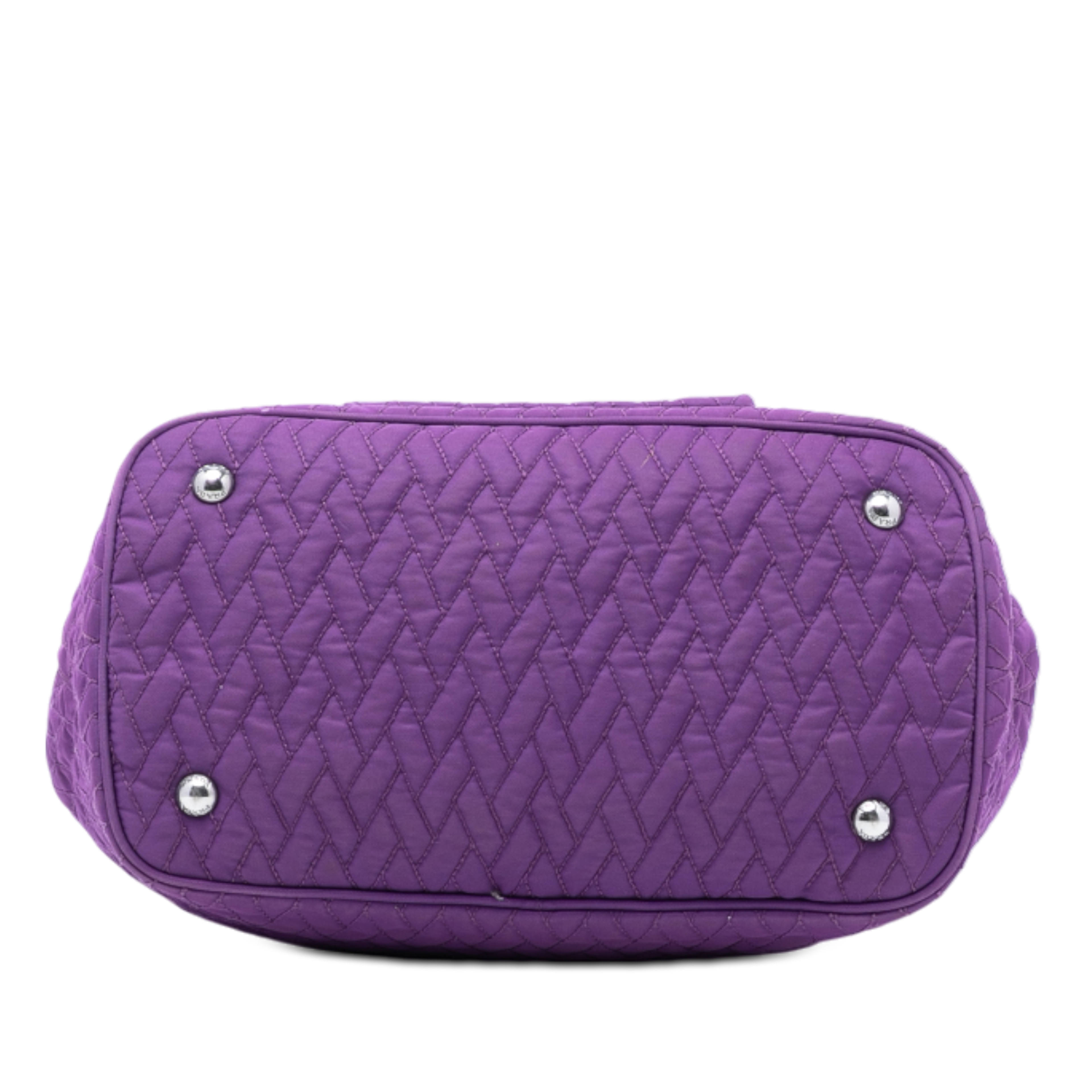 Prada Impuntu Tessuto Chain Tote, från Luxclusif, i färgen purple. Klicka för att öppna bilden i stort format