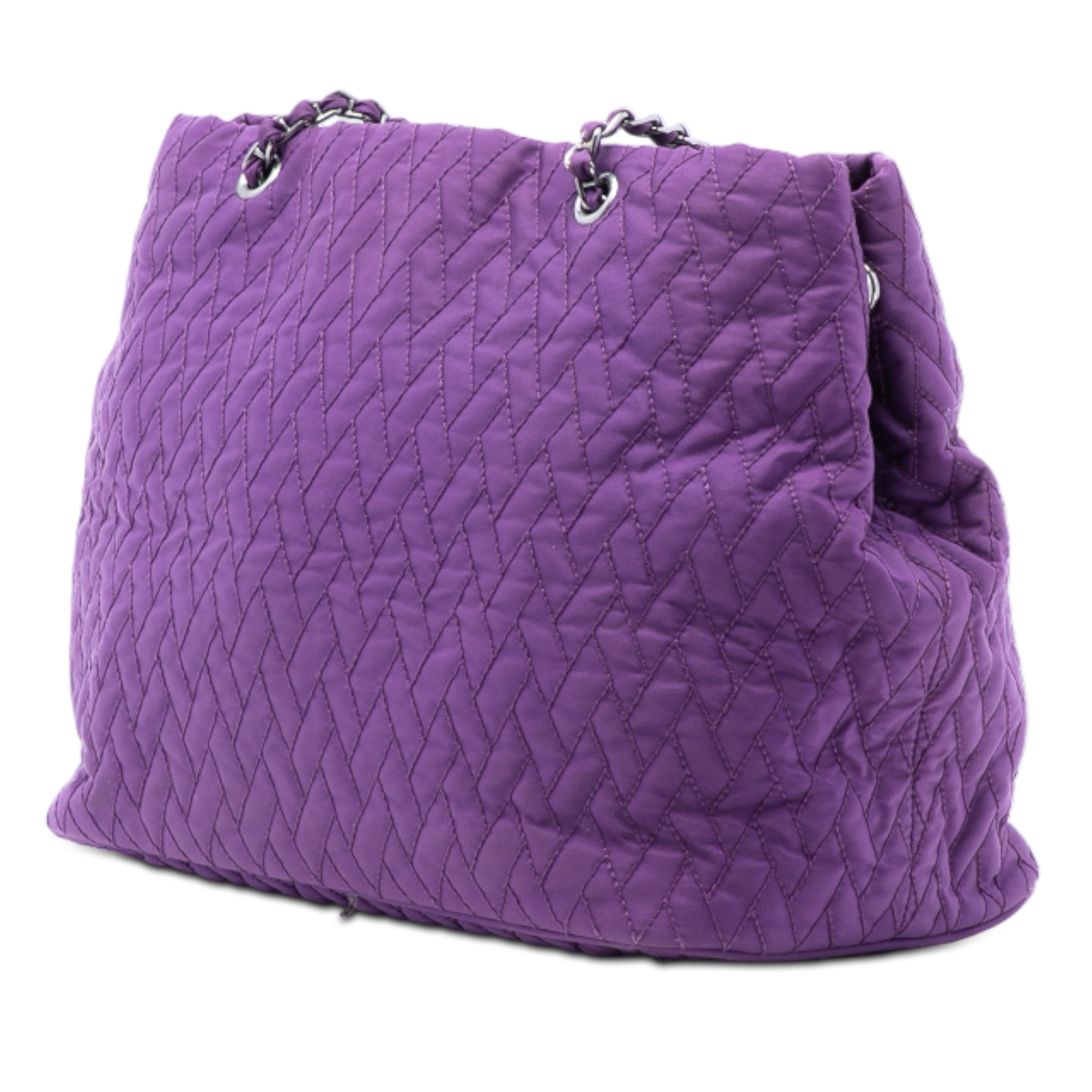 Prada Impuntu Tessuto Chain Tote, från Luxclusif, i färgen purple. Klicka för att öppna bilden i stort format