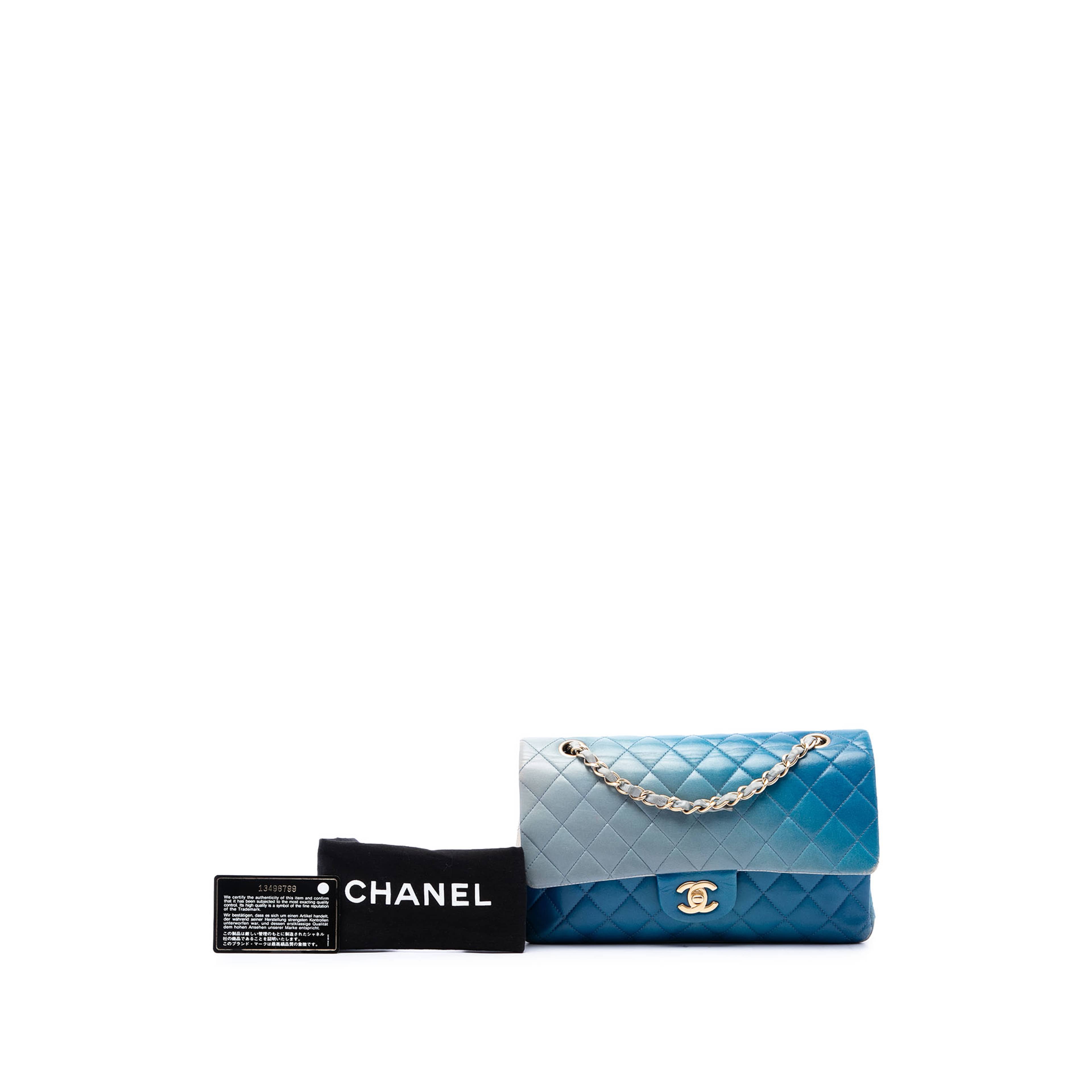 Chanel Medium Classic Ombre Lambskin Double Flap, från Luxclusif, i färgen blå. Klicka för att öppna bilden i stort format