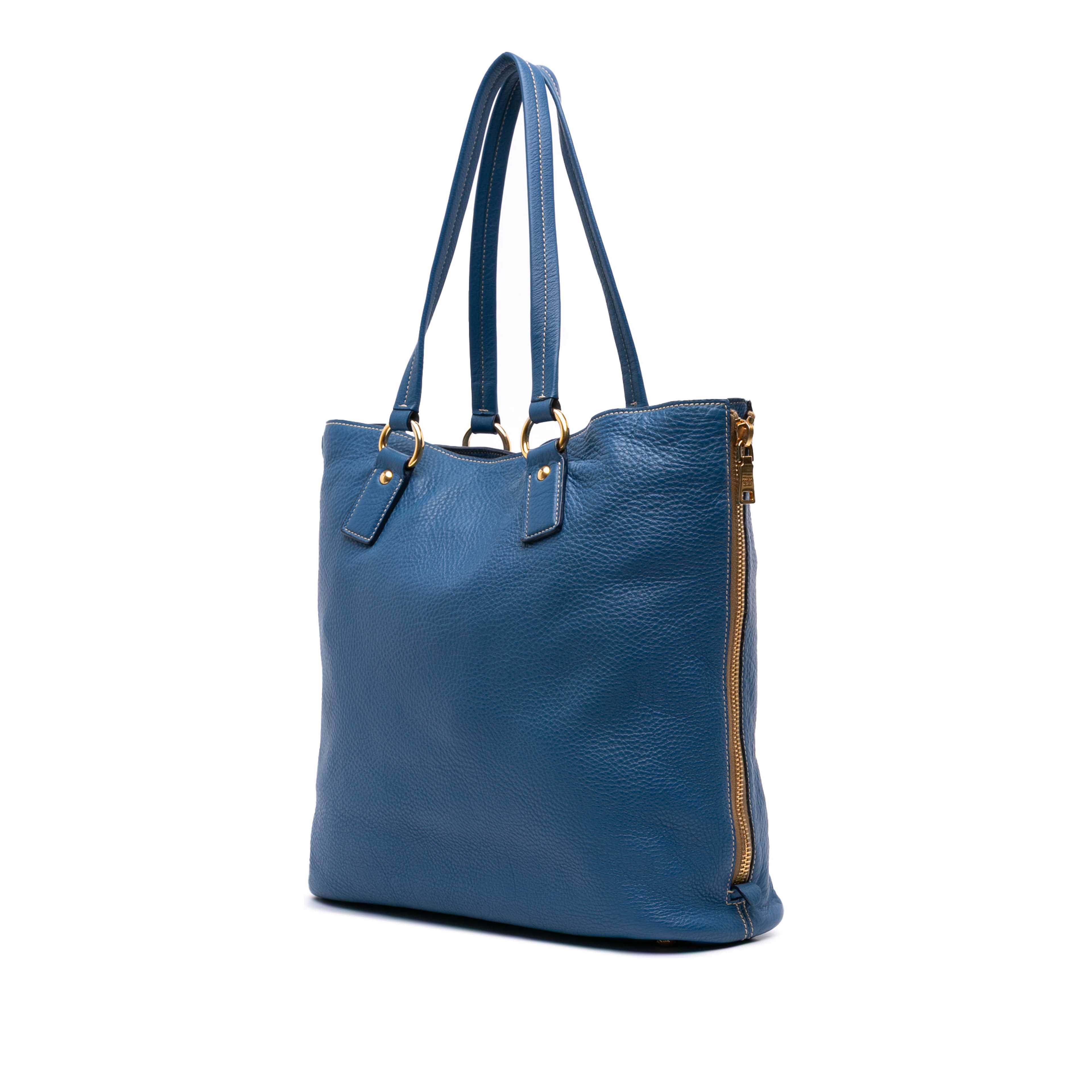 Prada Vitello Daino Side Zip Shopper Tote, från Luxclusif, i färgen blue. Klicka för att öppna bilden i stort format
