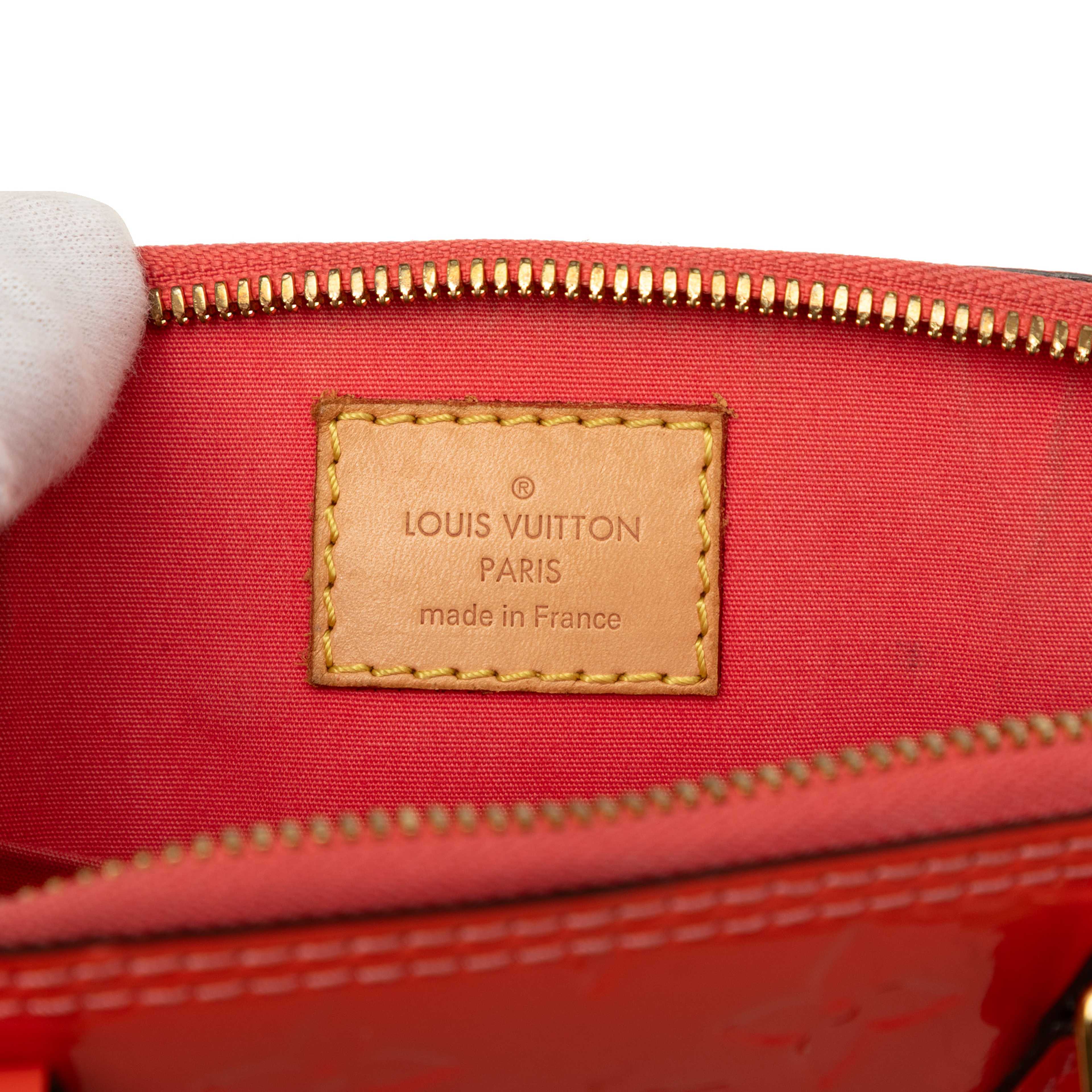 Louis Vuitton Monogram Vernis Alma Bb, från Luxclusif, i färgen orange. Klicka för att öppna bilden i stort format