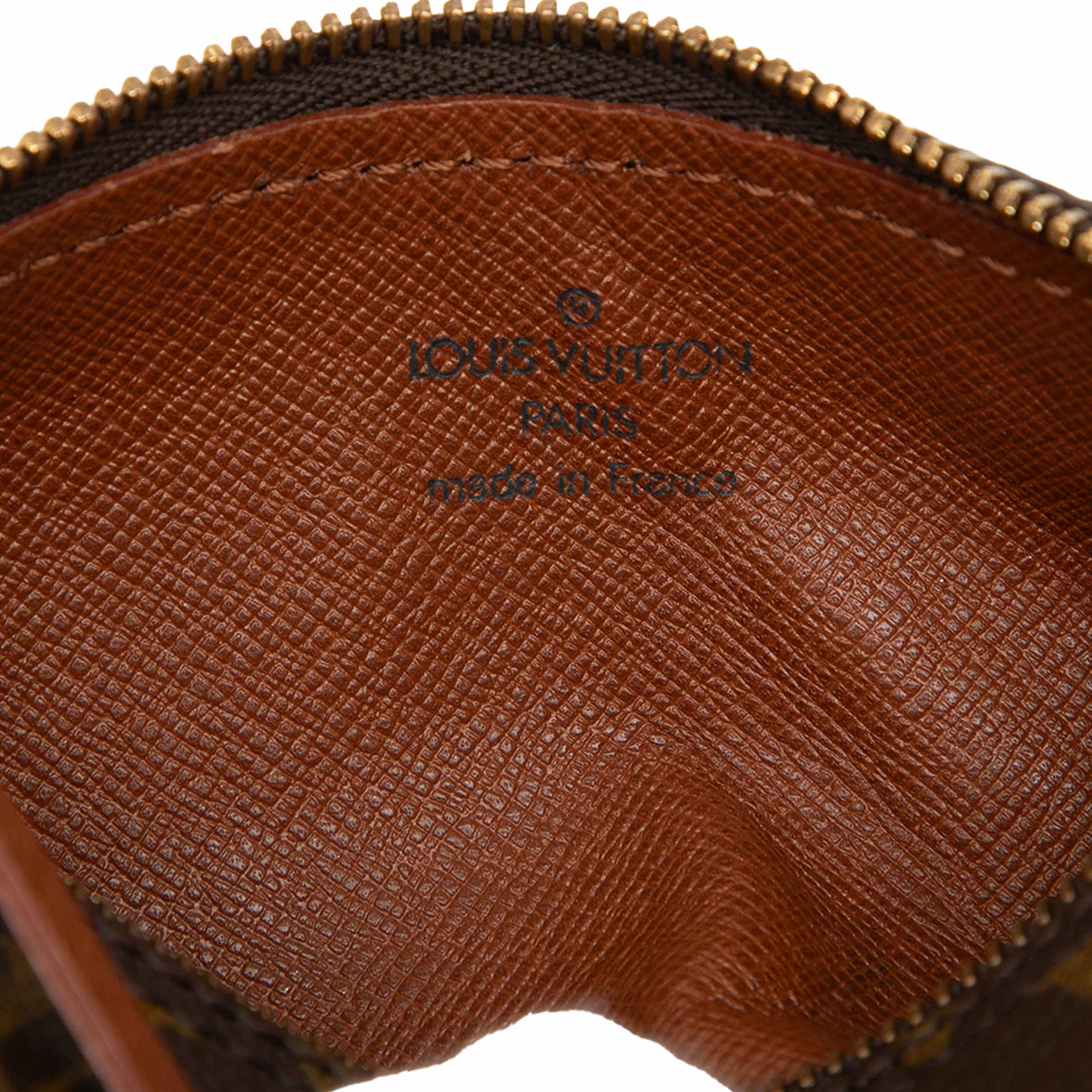 Louis Vuitton Monogram Papillon Pochette, från Luxclusif, i färgen brun. Klicka för att öppna bilden i stort format