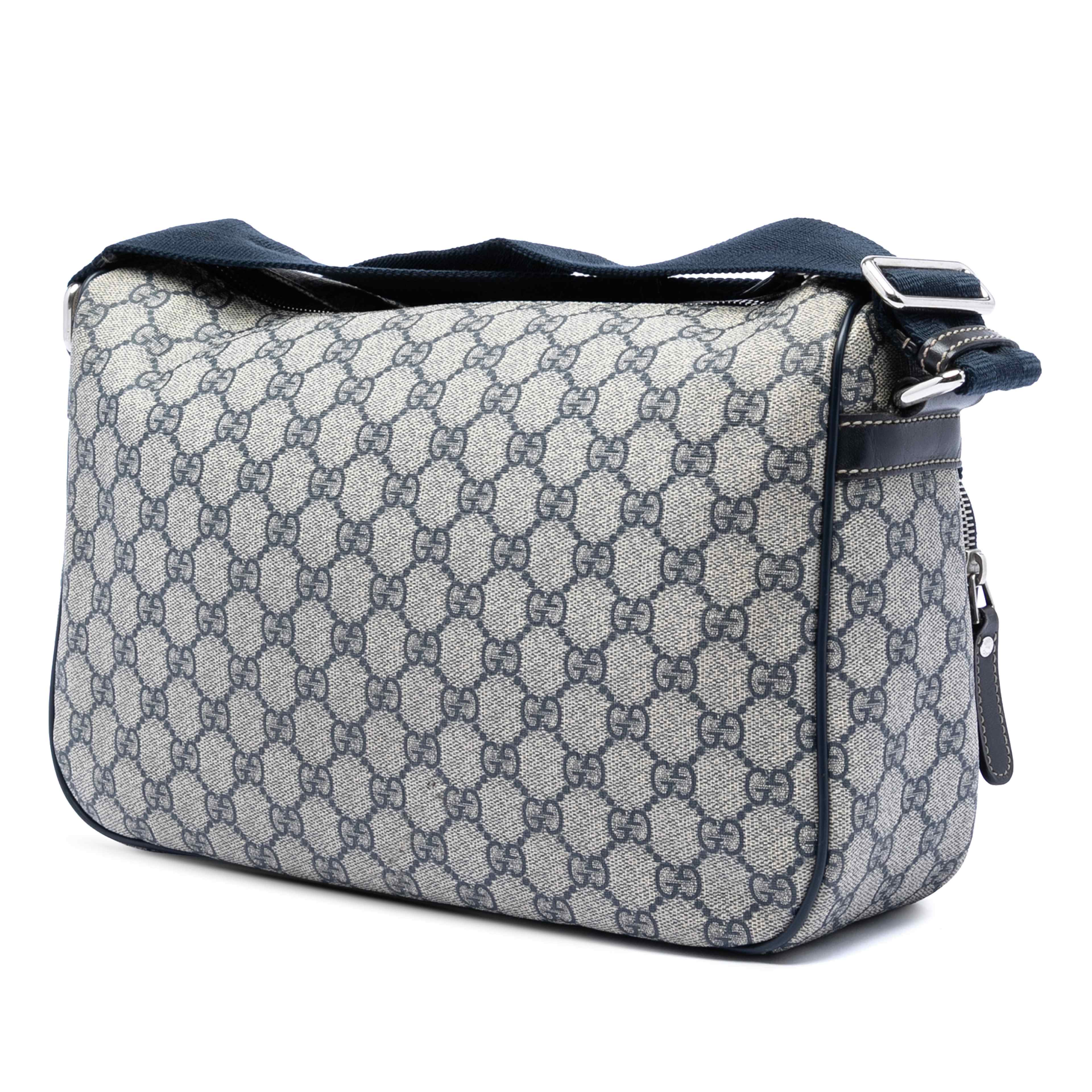 Gucci Gg Supreme Double Pocket Crossbody, från Luxclusif, i färgen beige. Klicka för att öppna bilden i stort format