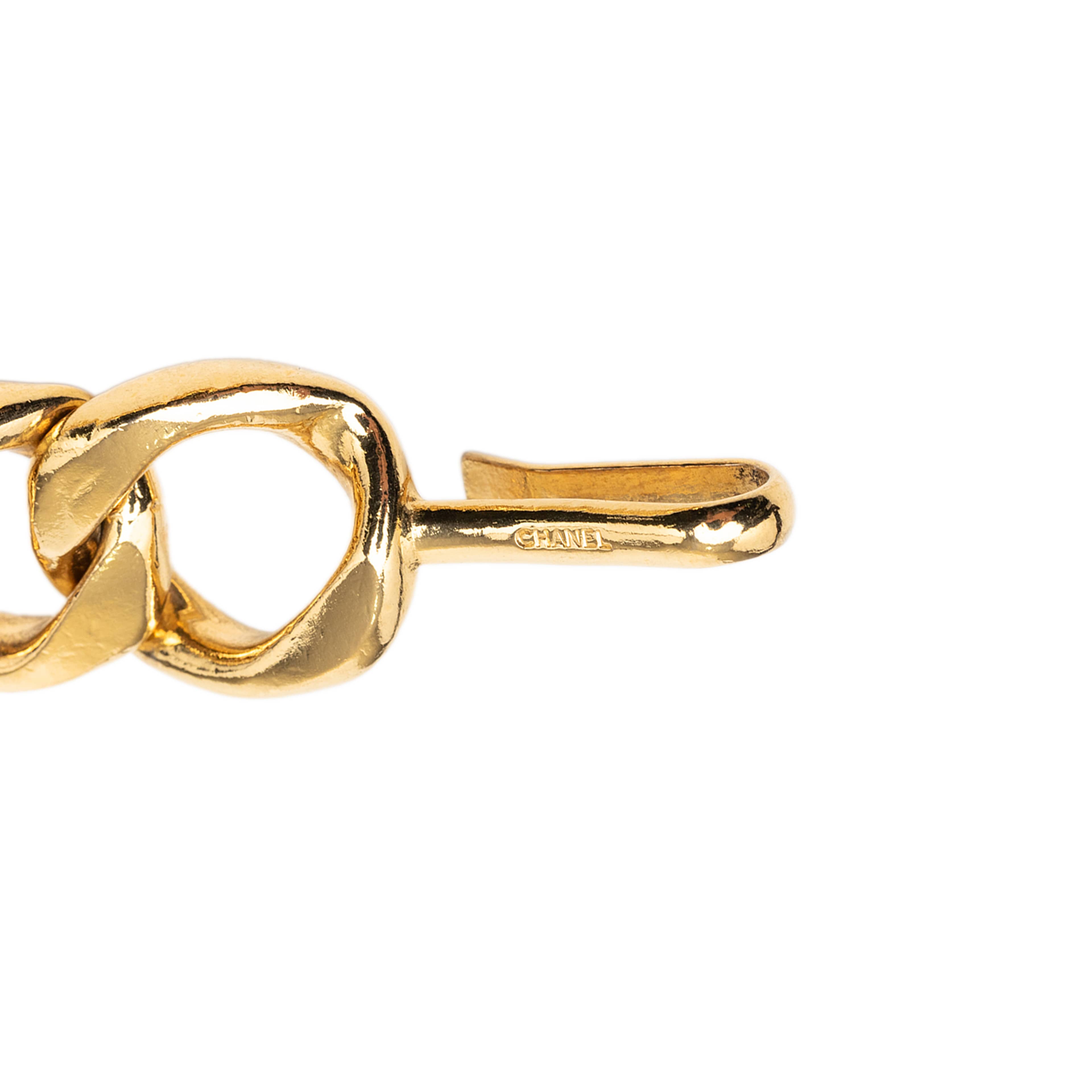 Chanel Gold Plated Cc Medallion Chain Belt, från Luxclusif, i färgen gold. Klicka för att öppna bilden i stort format