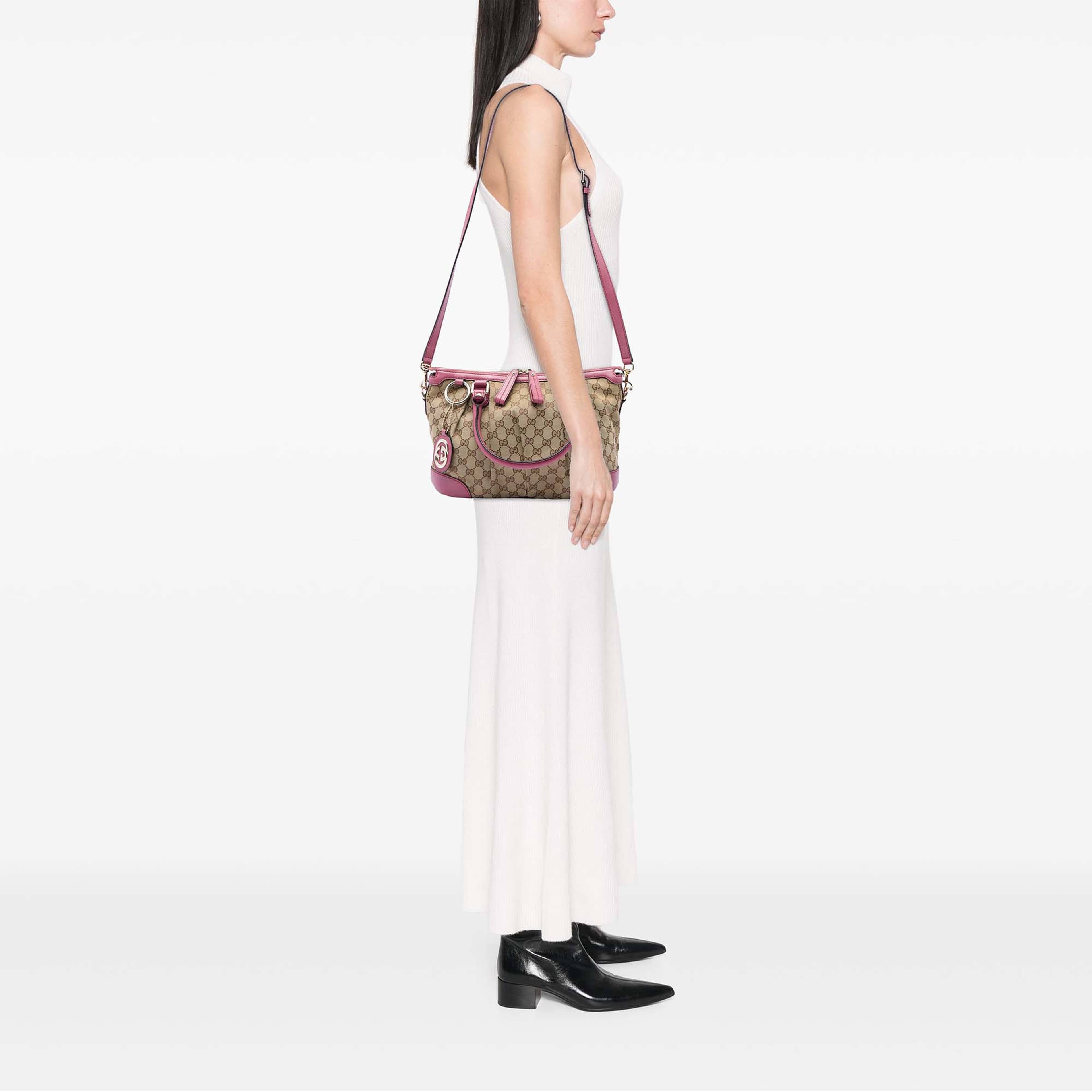 Gucci Gg Canvas Sukey Satchel, från Luxclusif, i färgen rosa. Klicka för att öppna bilden i stort format