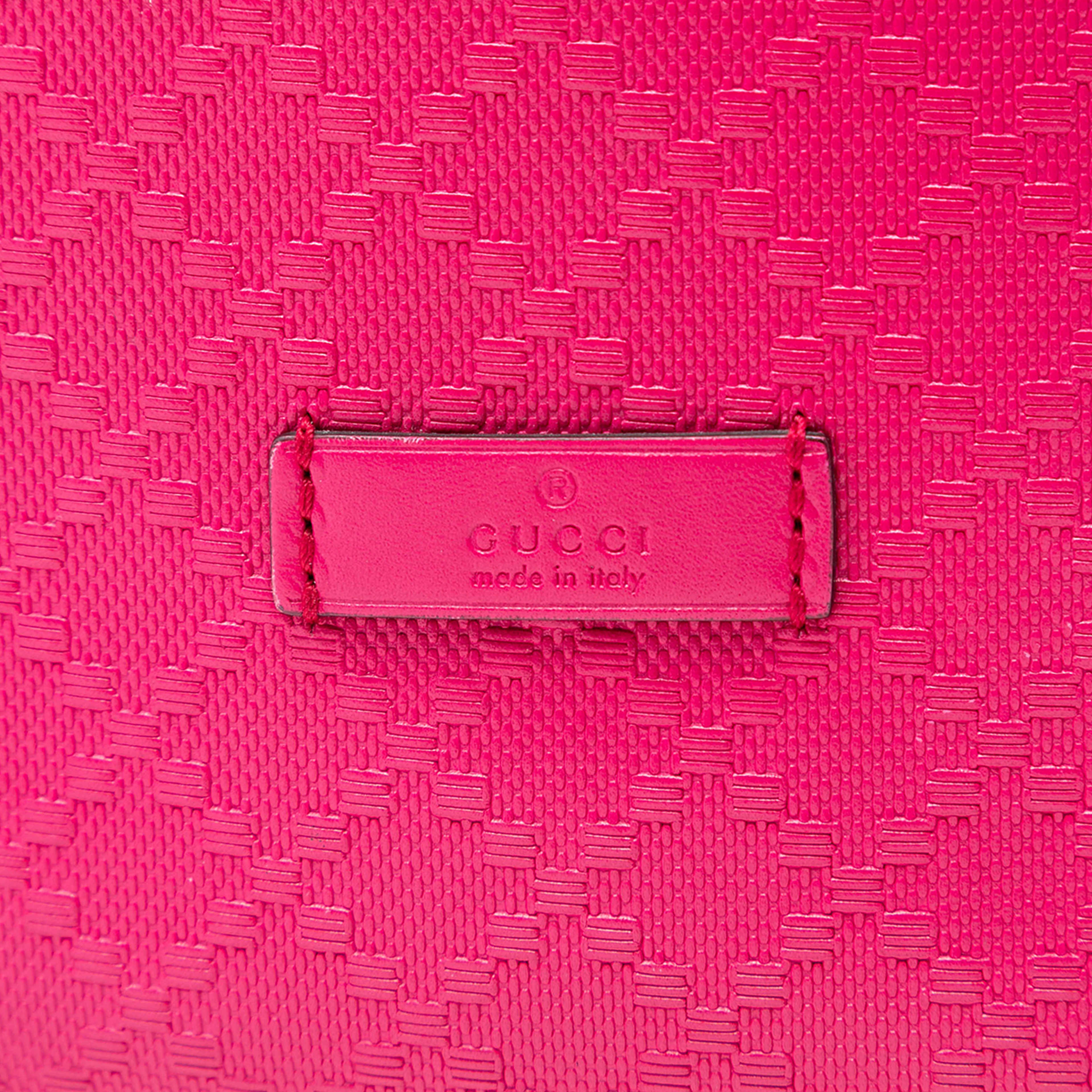 Gucci Diamante Leather Bright Bucket Bag, från Luxclusif, i färgen hot pink. Klicka för att öppna bilden i stort format