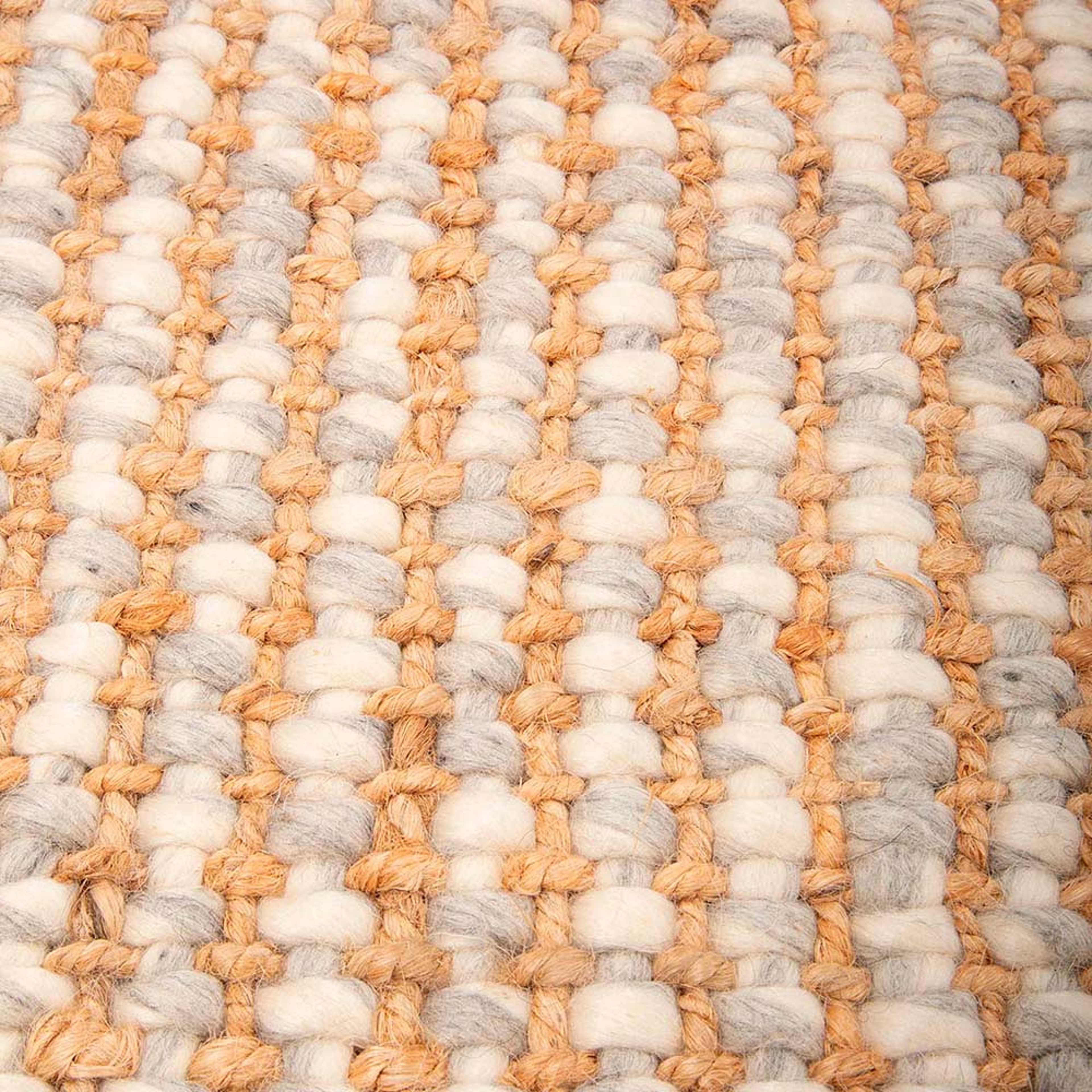 Montaku Natural White 170x230 cm, från Bargi, i färgen natural white. Klicka för att öppna bilden i stort format