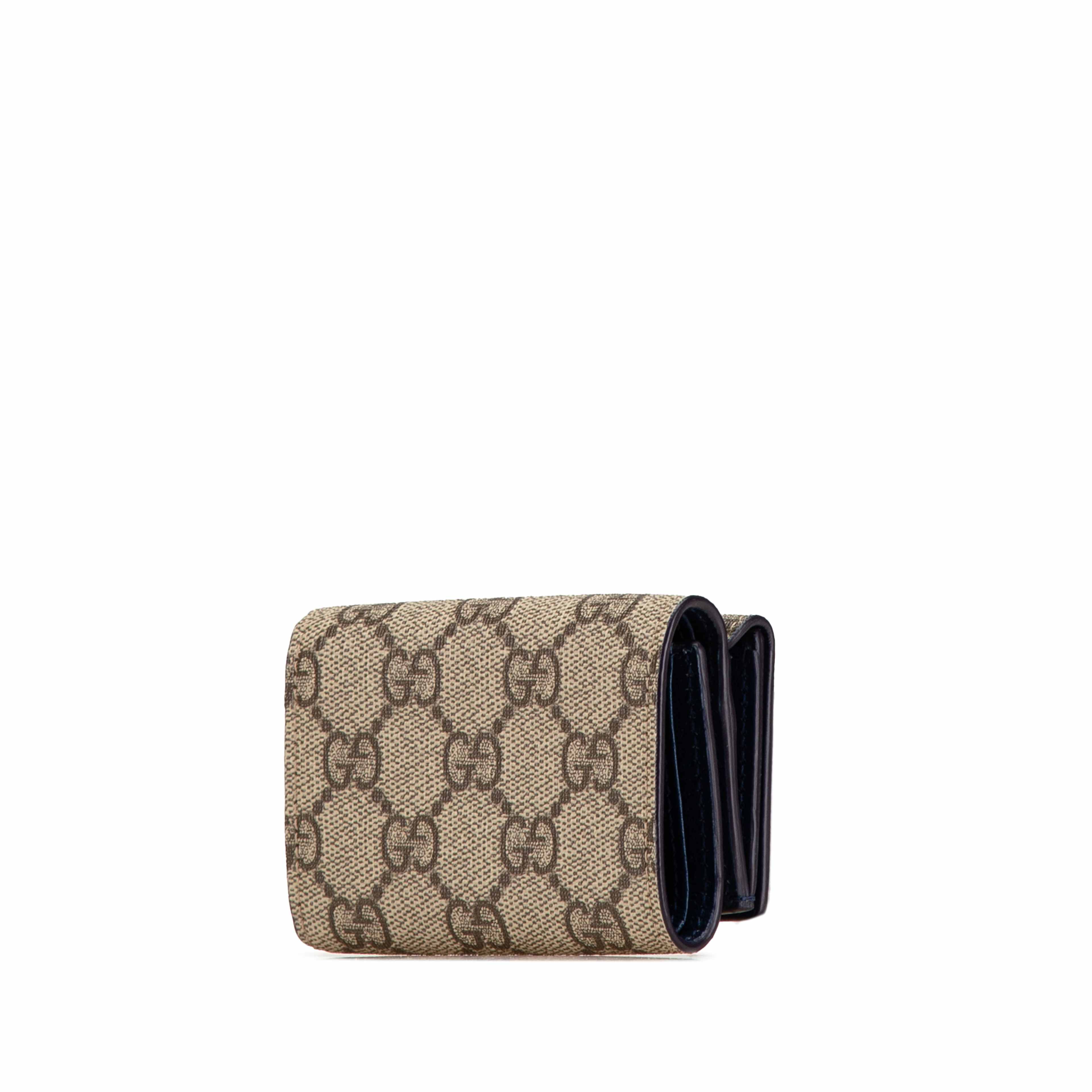 Gucci Gg Supreme Compact Wallet, från Luxclusif, i färgen brown. Klicka för att öppna bilden i stort format