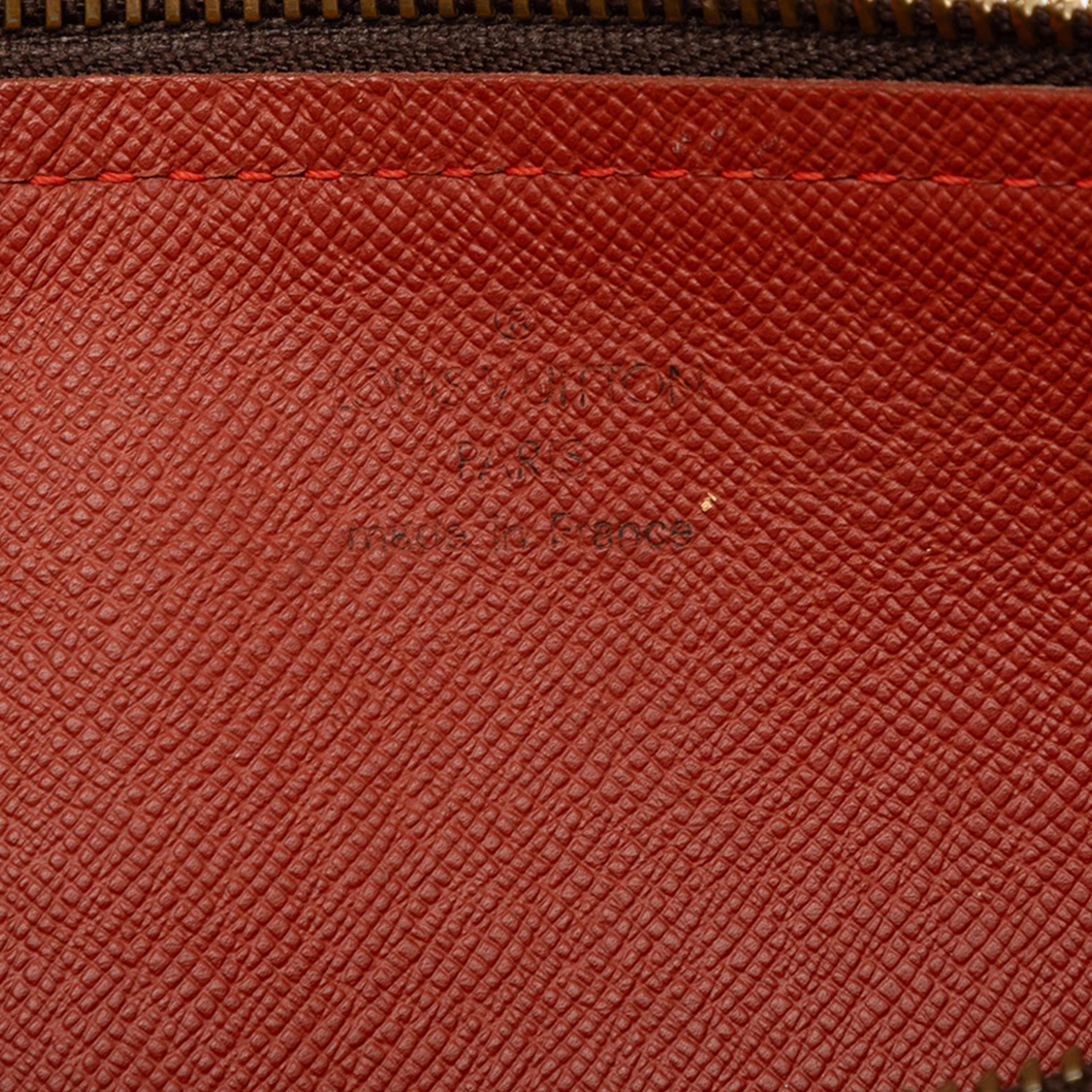 Louis Vuitton Damier Ebene Papillon 30, från Luxclusif, i färgen brun. Klicka för att öppna bilden i stort format