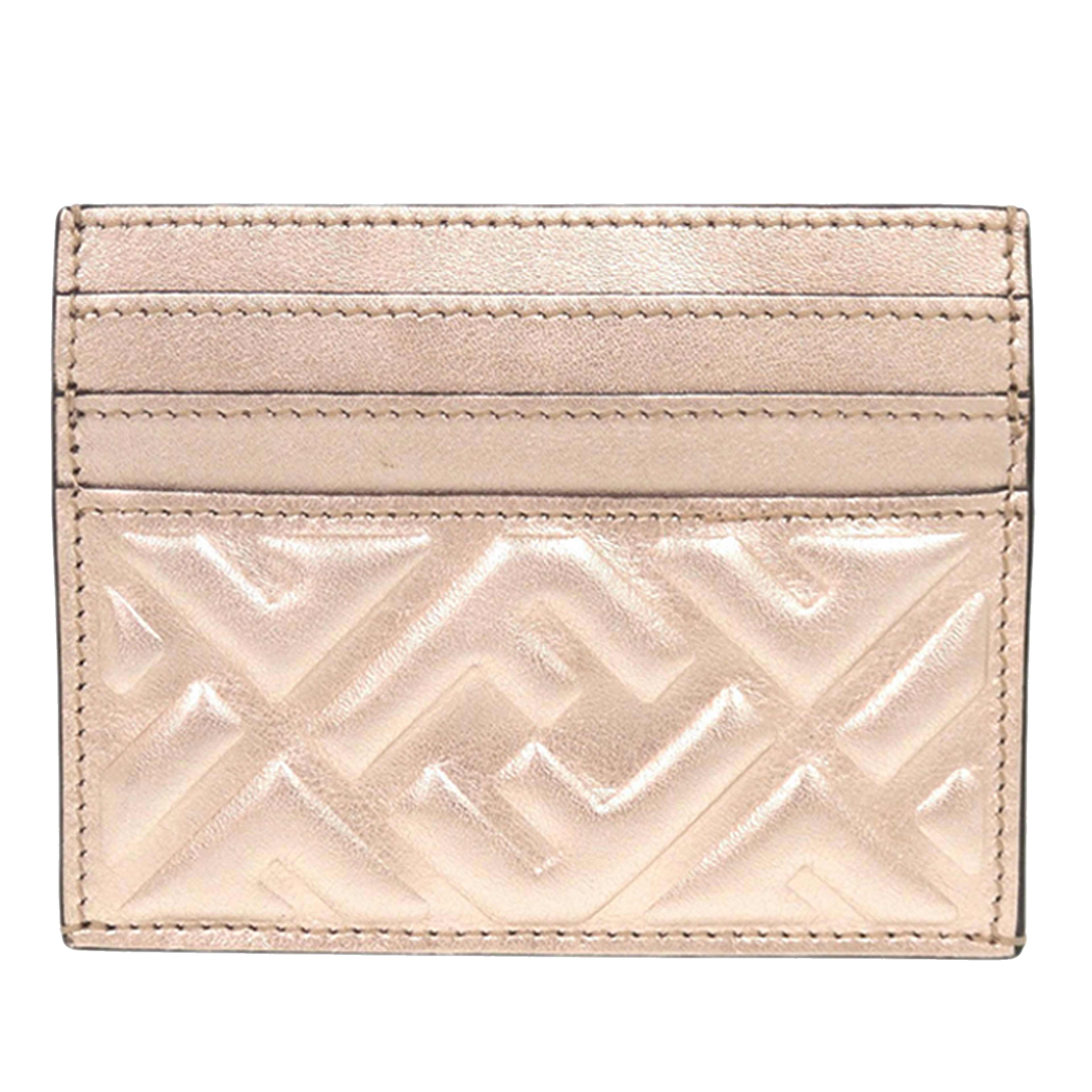 Fendi Metallic Calfskin Ff 1974 Baguette Card Holder, från Luxclusif, i färgen rosa. Klicka för att öppna bilden i stort format