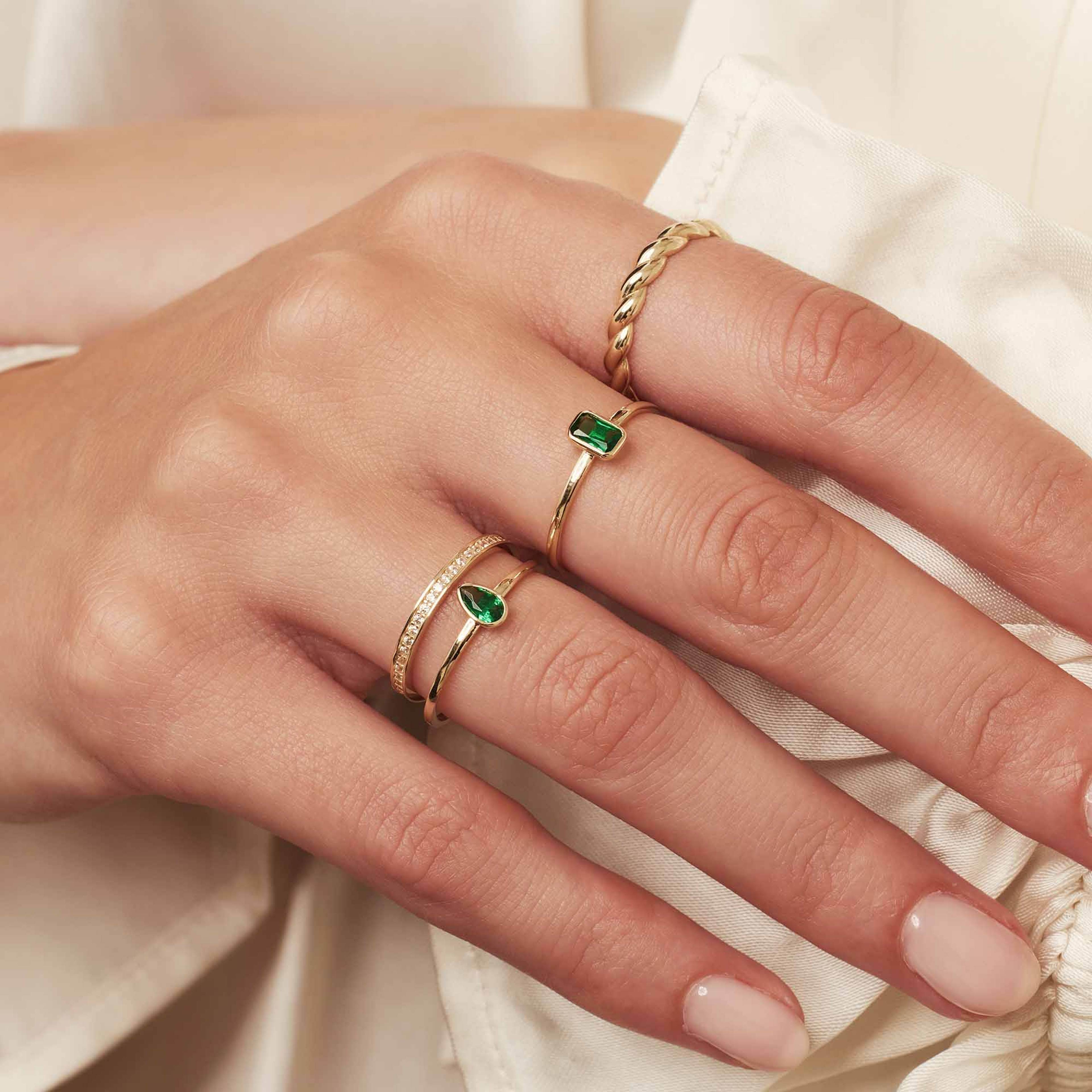 Baguette Olivia Ring I 14k Guld, från Isabel Bernard, i färgen guld. Klicka för att öppna bilden i stort format