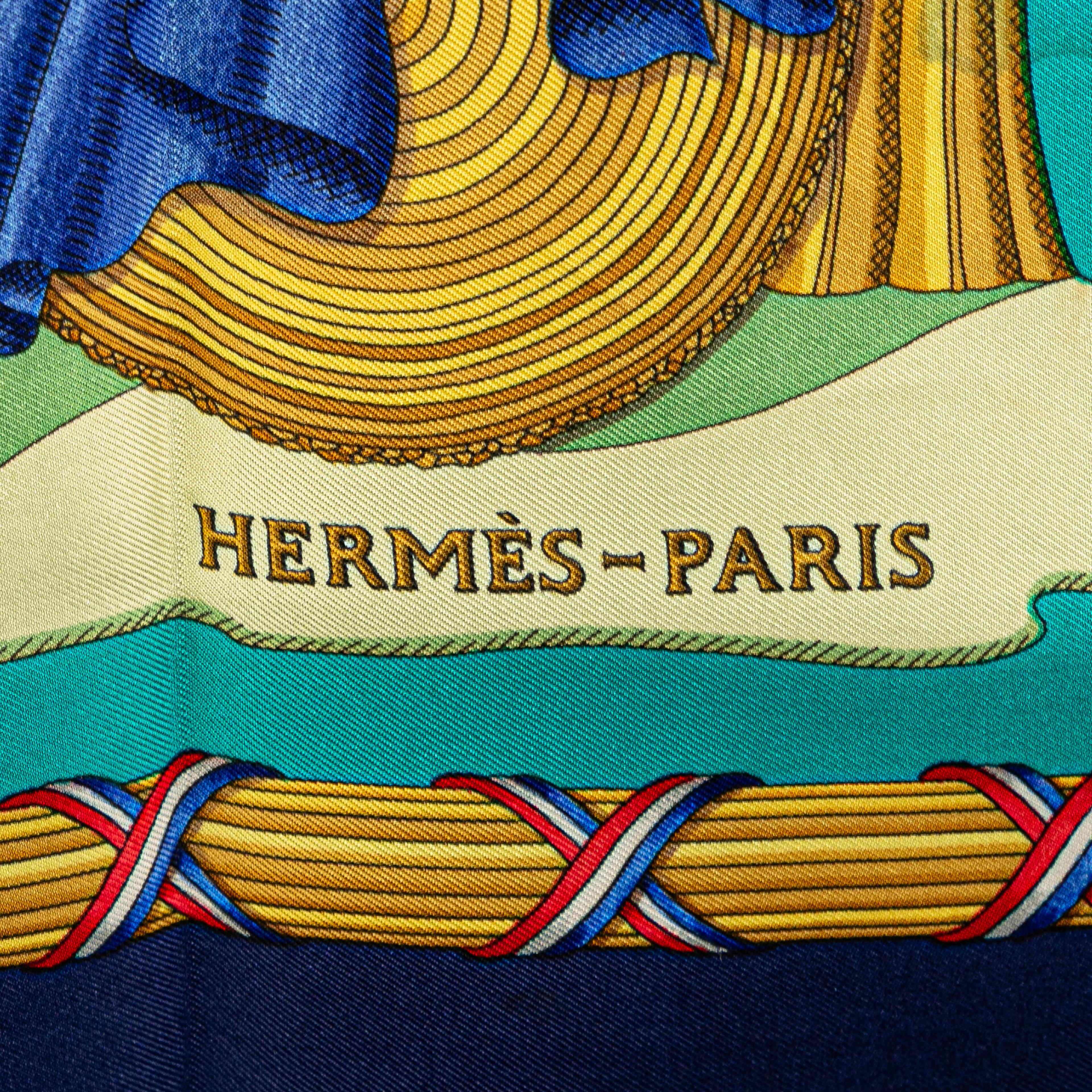 Hermès Republique Francaise Liberte Egalite Fraternite 1789 Silk Scarf, från Luxclusif, i färgen turquoise. Klicka för att öppna bilden i stort format