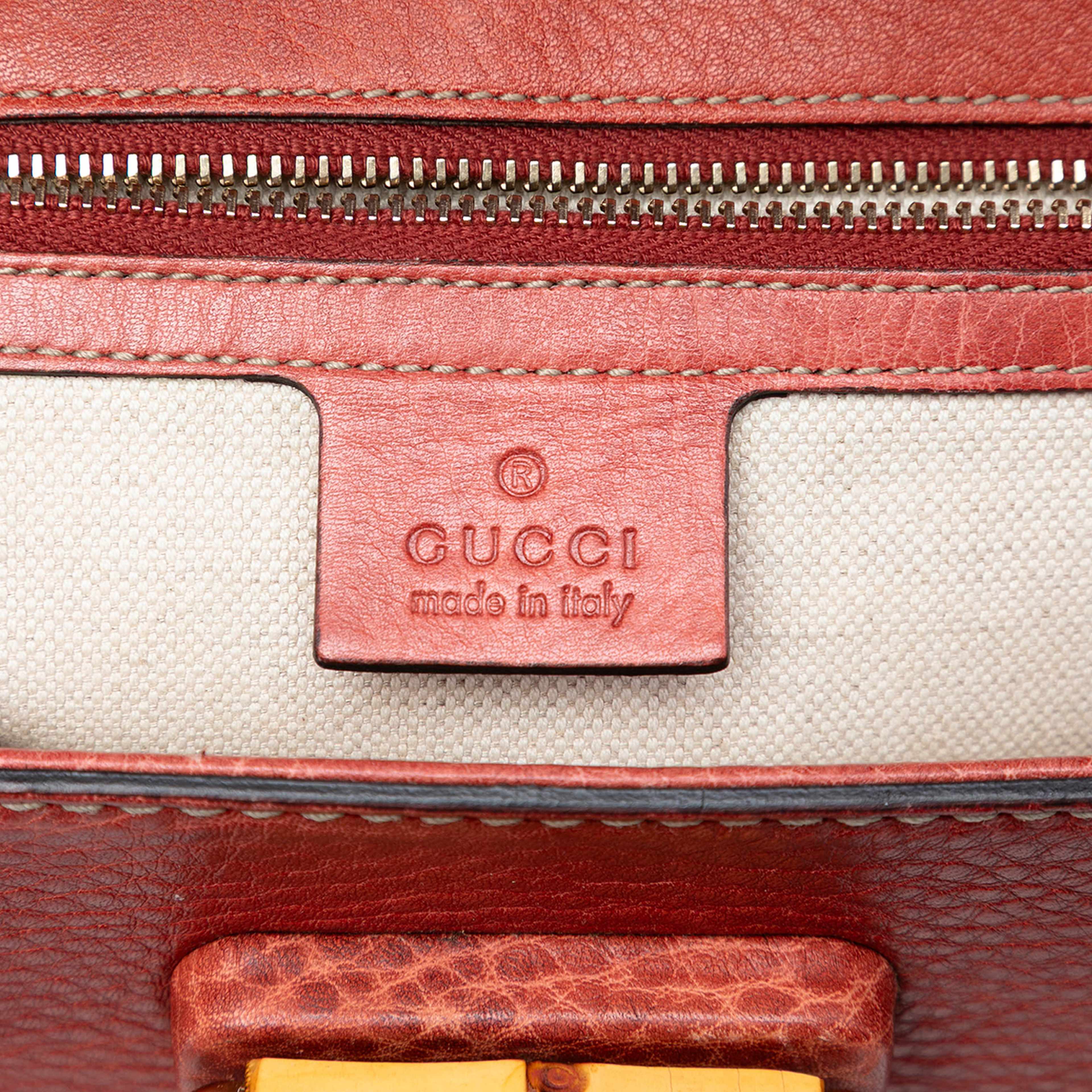 Gucci Medium Leather New Bamboo Satchel, från Luxclusif, i färgen indian red. Klicka för att öppna bilden i stort format