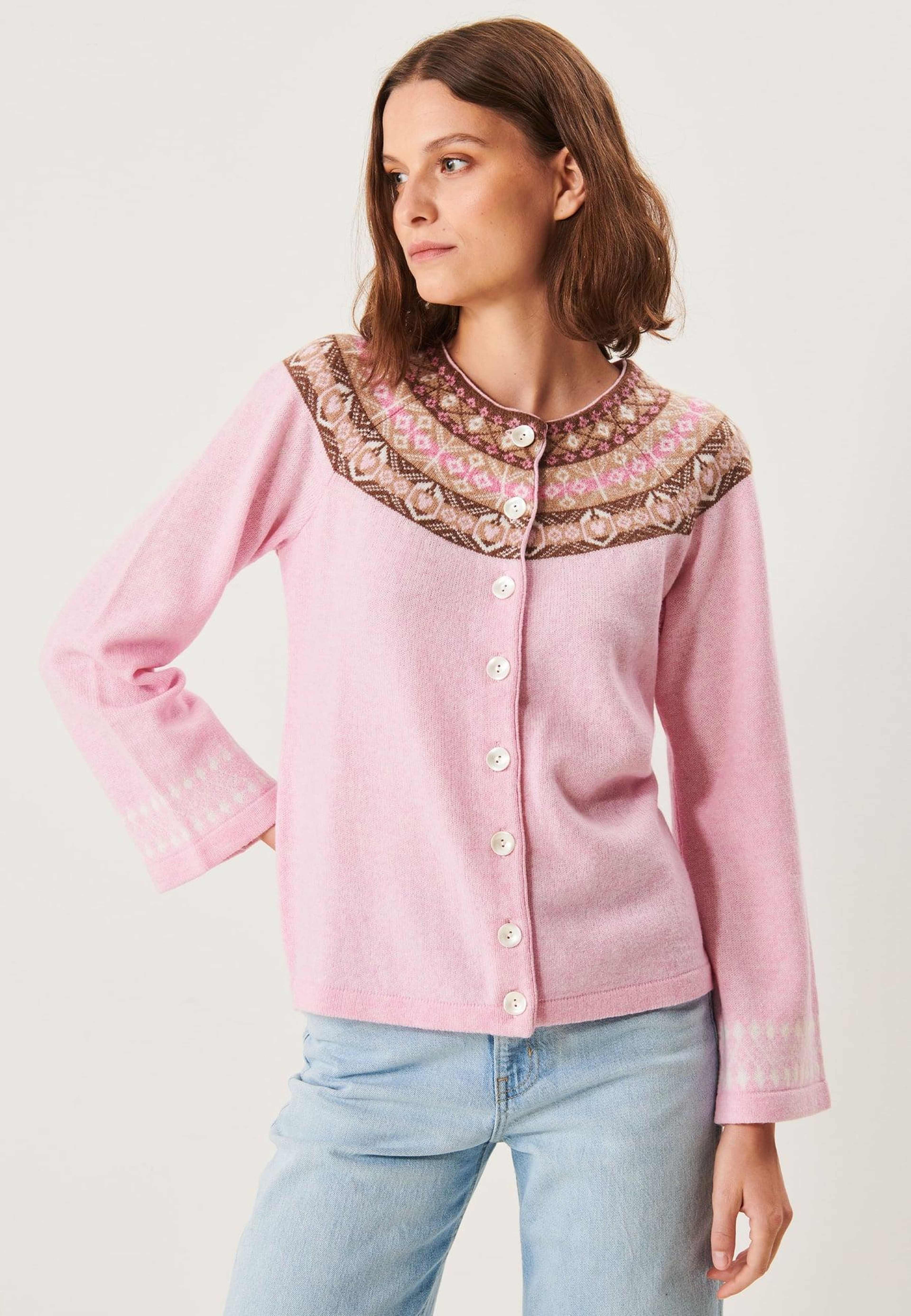 Vendela Cardigan, från Jumperfabriken, i färgen pink. Klicka för att öppna bilden i stort format