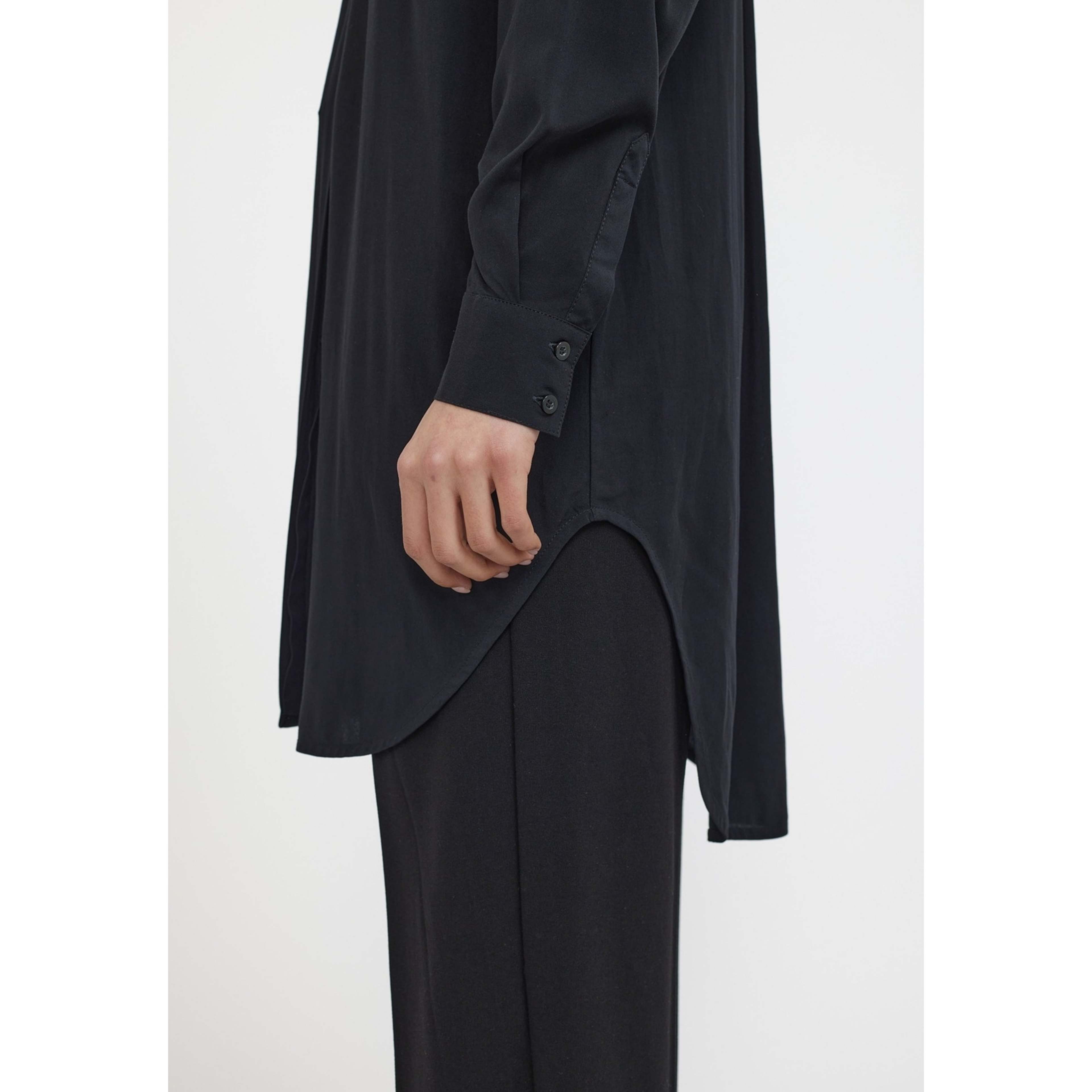 Srabia Midi Skirt, från Soft Rebels, i färgen black. Klicka för att öppna bilden i stort format