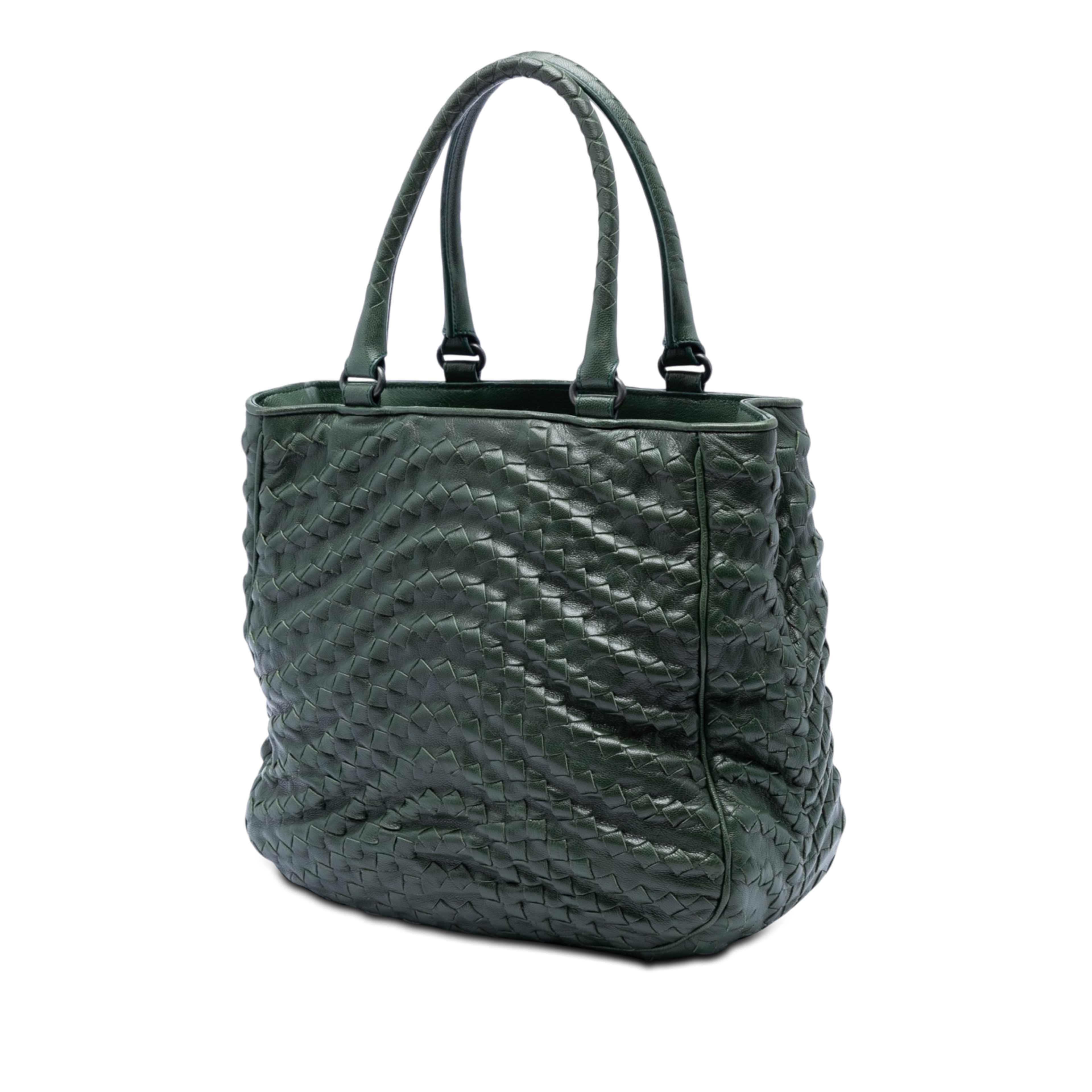 Bottega Veneta Large Nappa Intrecciato Maggiore Tote, från Luxclusif, i färgen grön. Klicka för att öppna bilden i stort format