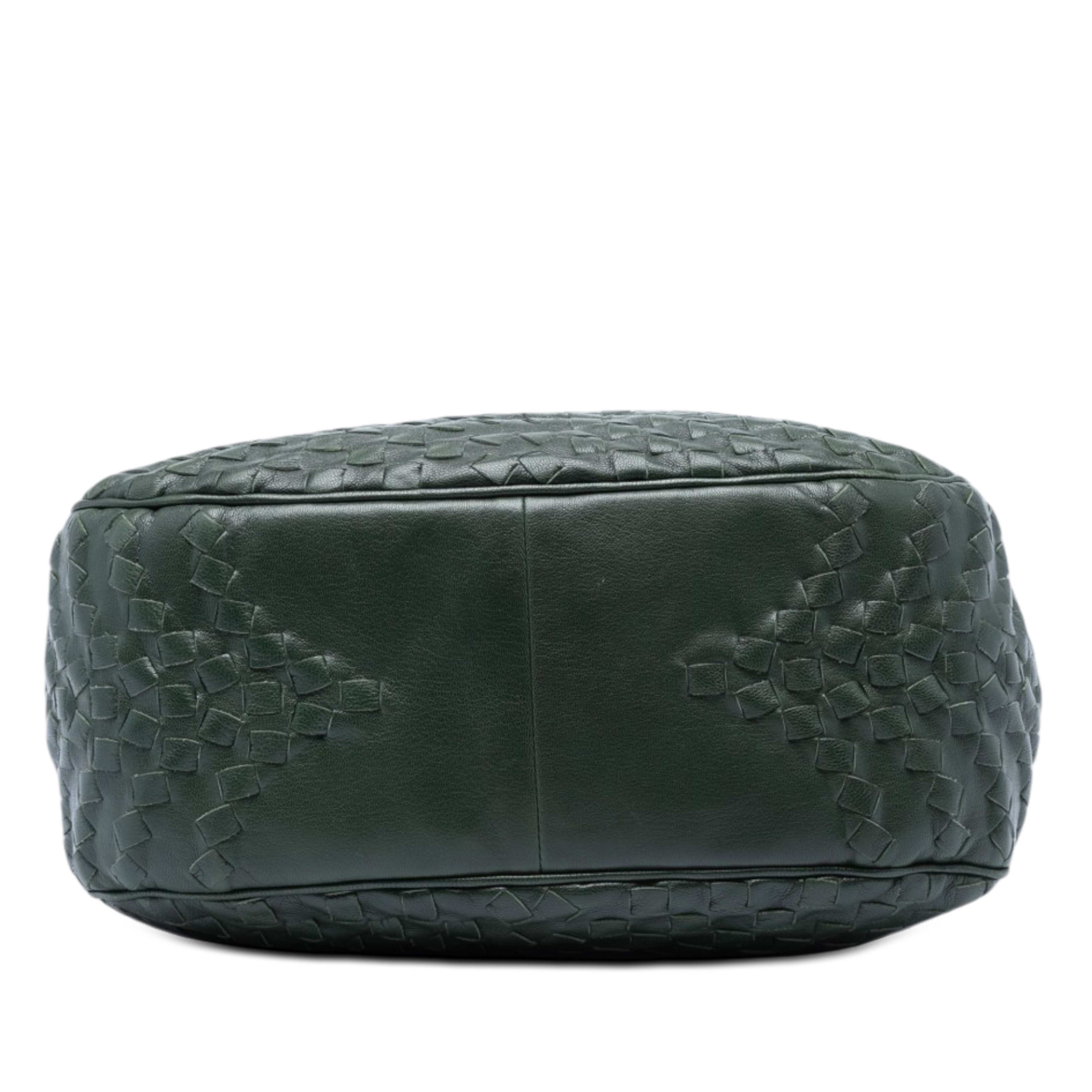 Bottega Veneta Large Nappa Intrecciato Maggiore Tote, från Luxclusif, i färgen grön. Klicka för att öppna bilden i stort format