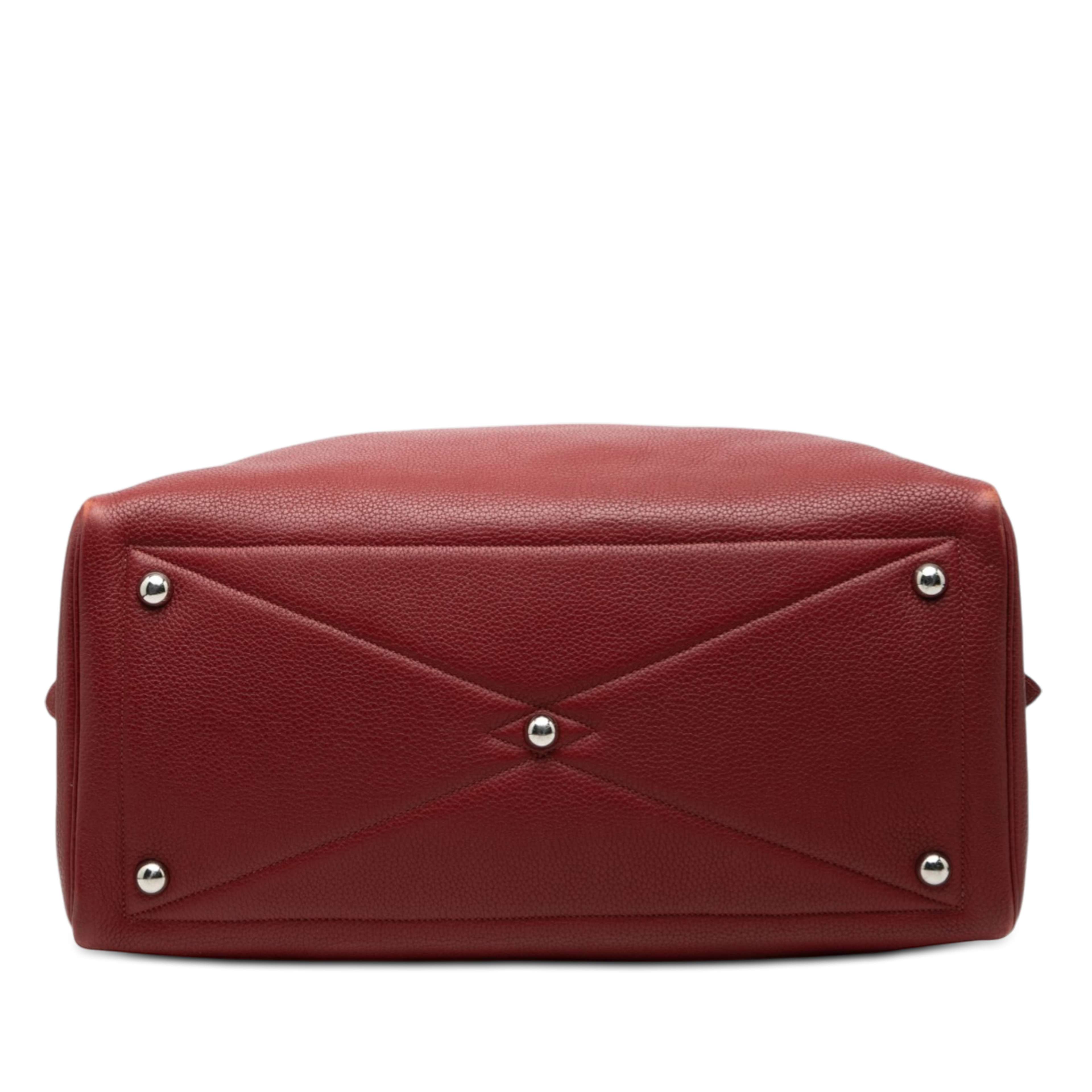 Hermès Clemence Victoria Ii 43, från Luxclusif, i färgen dark red. Klicka för att öppna bilden i stort format