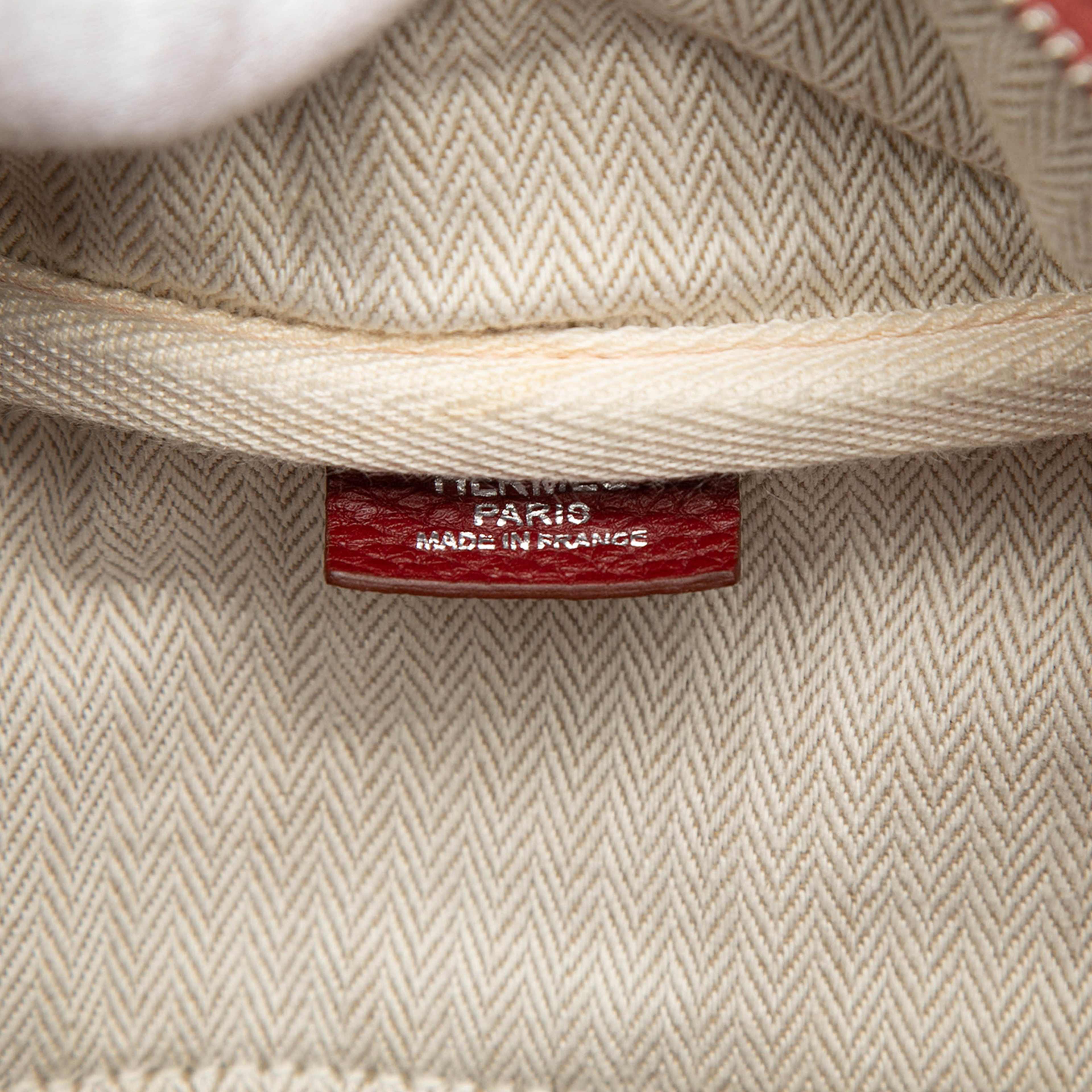 Hermès Clemence Victoria Ii 43, från Luxclusif, i färgen dark red. Klicka för att öppna bilden i stort format