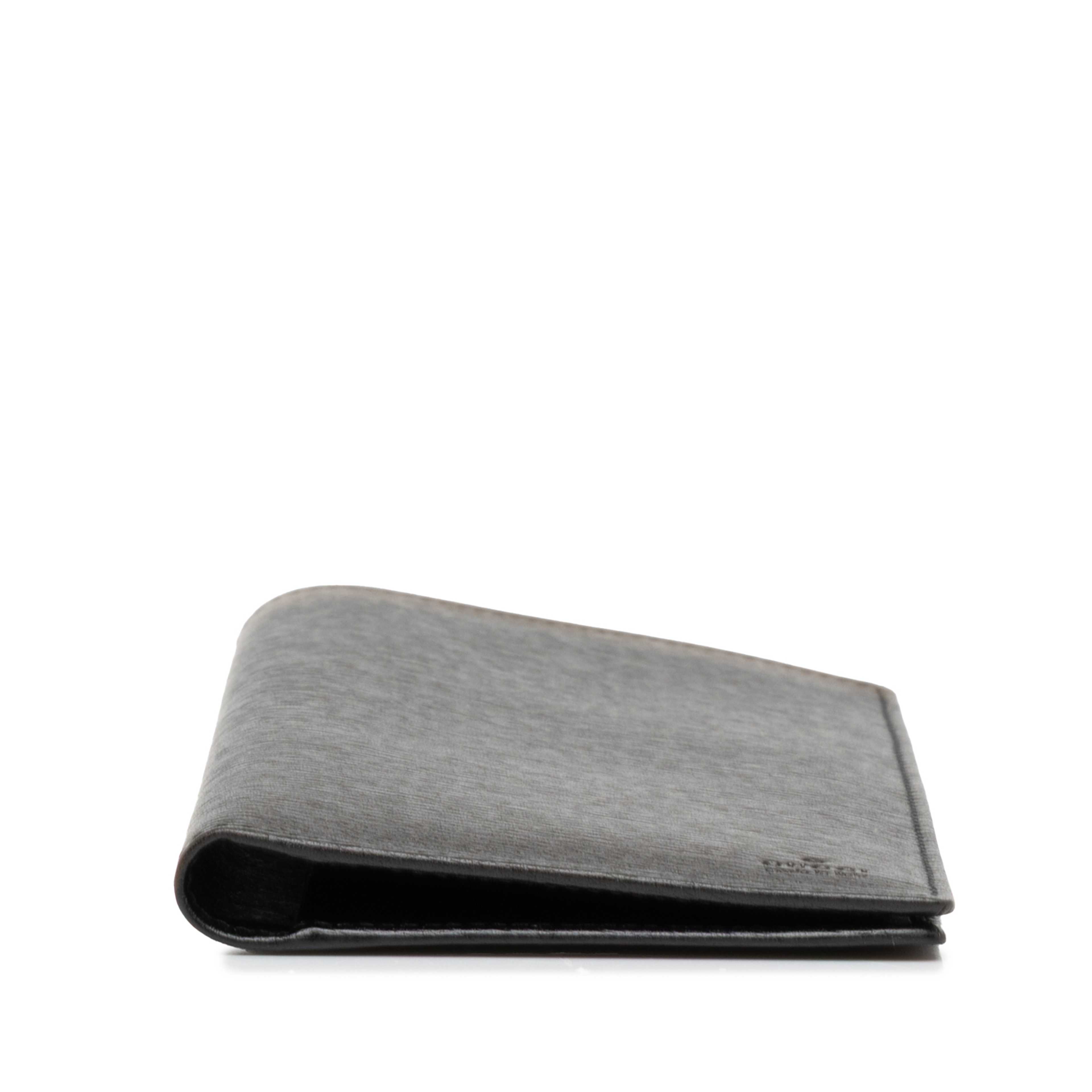 Gucci Calfskin Bifold Long Wallet, från Luxclusif, i färgen svart. Klicka för att öppna bilden i stort format