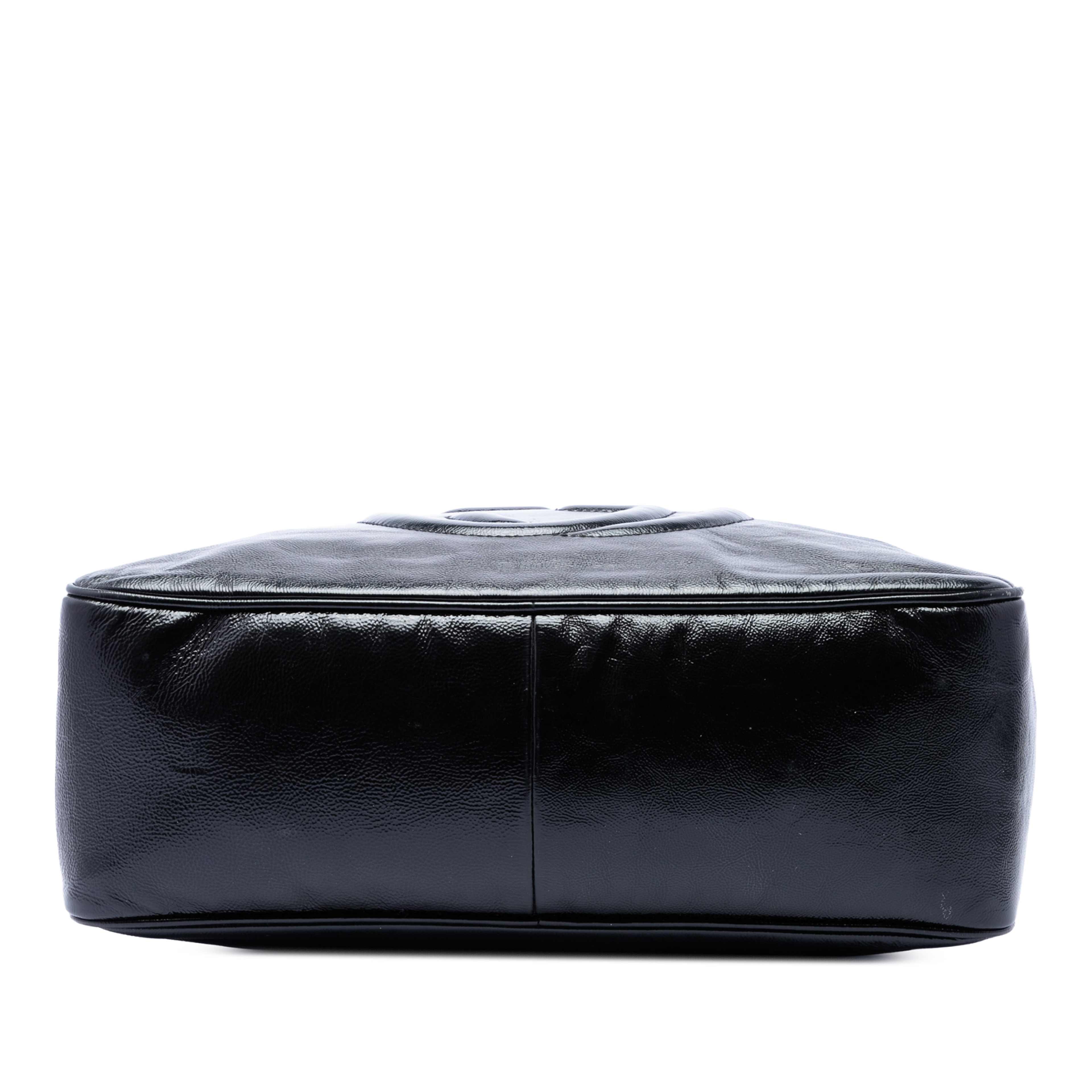 Gucci Patent Soho Chain Shoulder Bag, från Luxclusif, i färgen black. Klicka för att öppna bilden i stort format