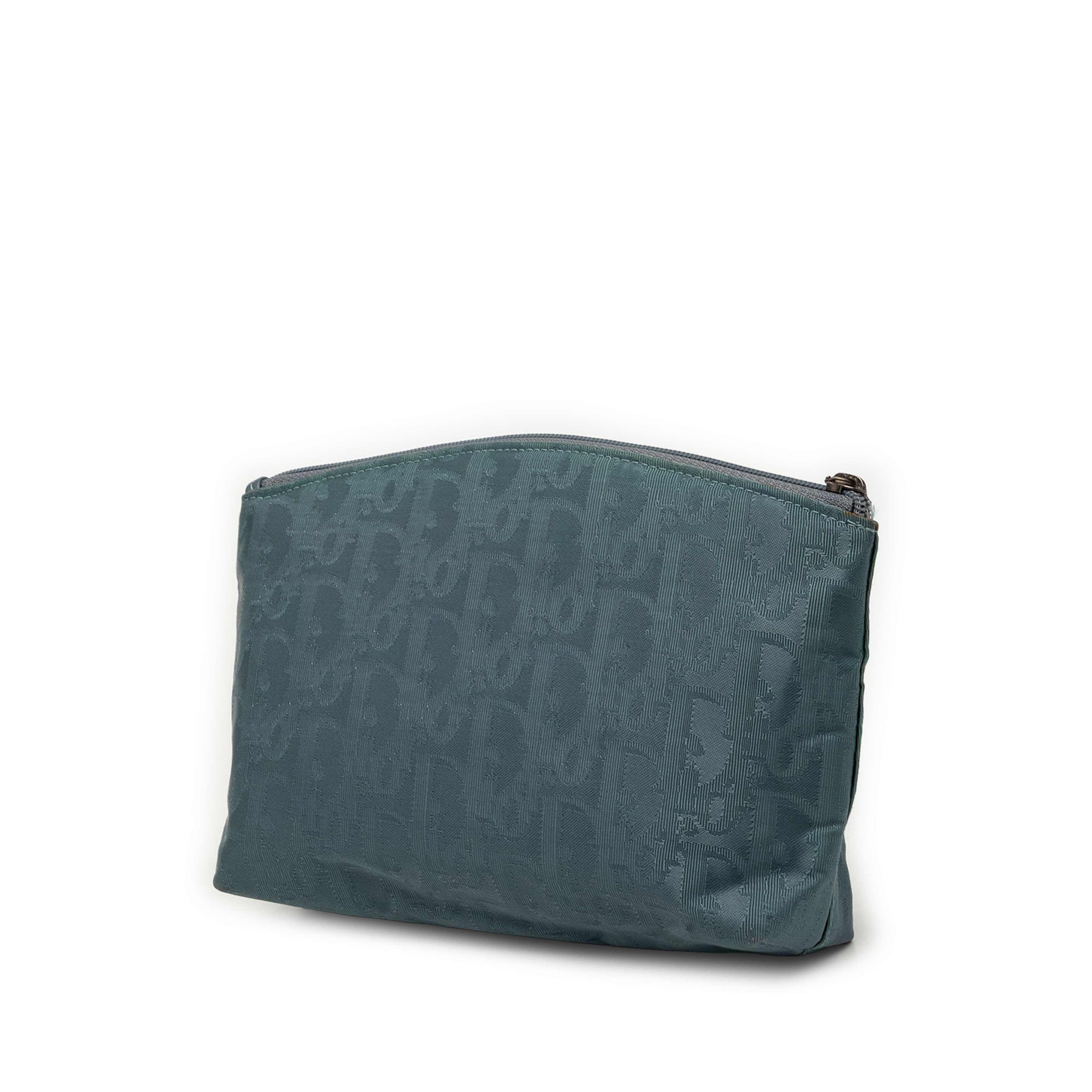 Dior Diorissimo Trotter Canvas Pouch, från Luxclusif, i färgen blå. Klicka för att öppna bilden i stort format
