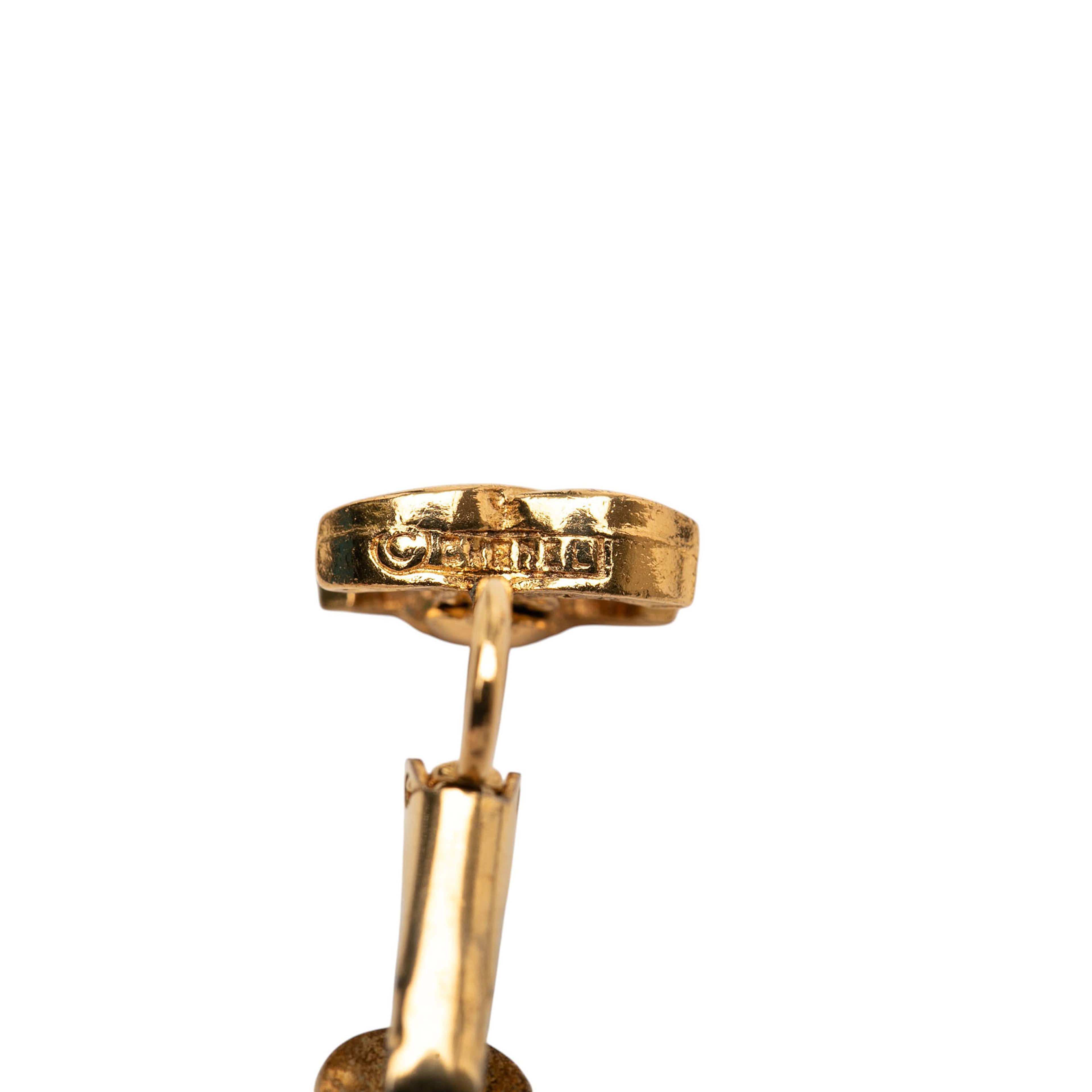 Chanel Cc Gold Plated Clip On Earrings, från Luxclusif, i färgen guld. Klicka för att öppna bilden i stort format