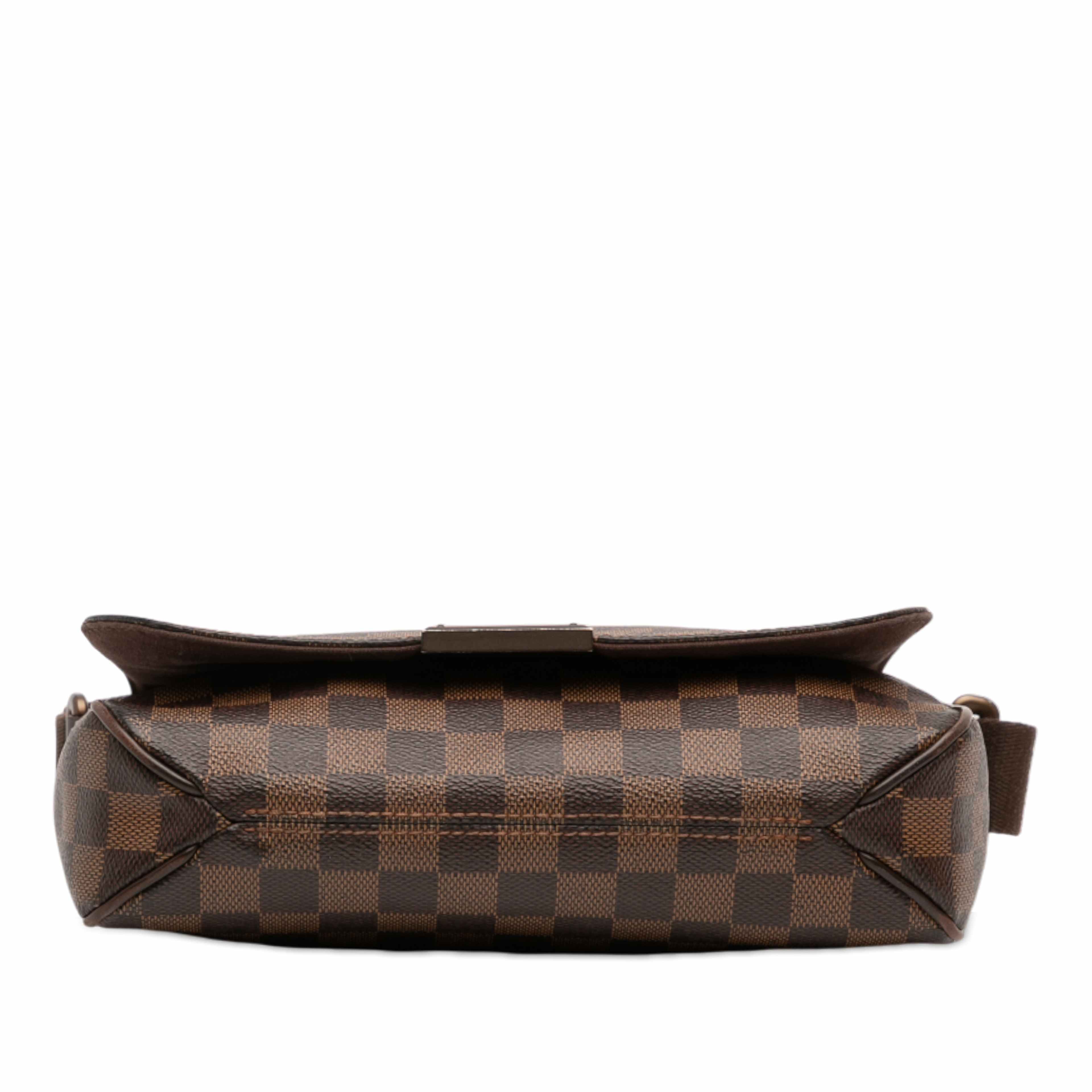 Louis Vuitton Damier Ebene District Pm, från Luxclusif, i färgen brown. Klicka för att öppna bilden i stort format