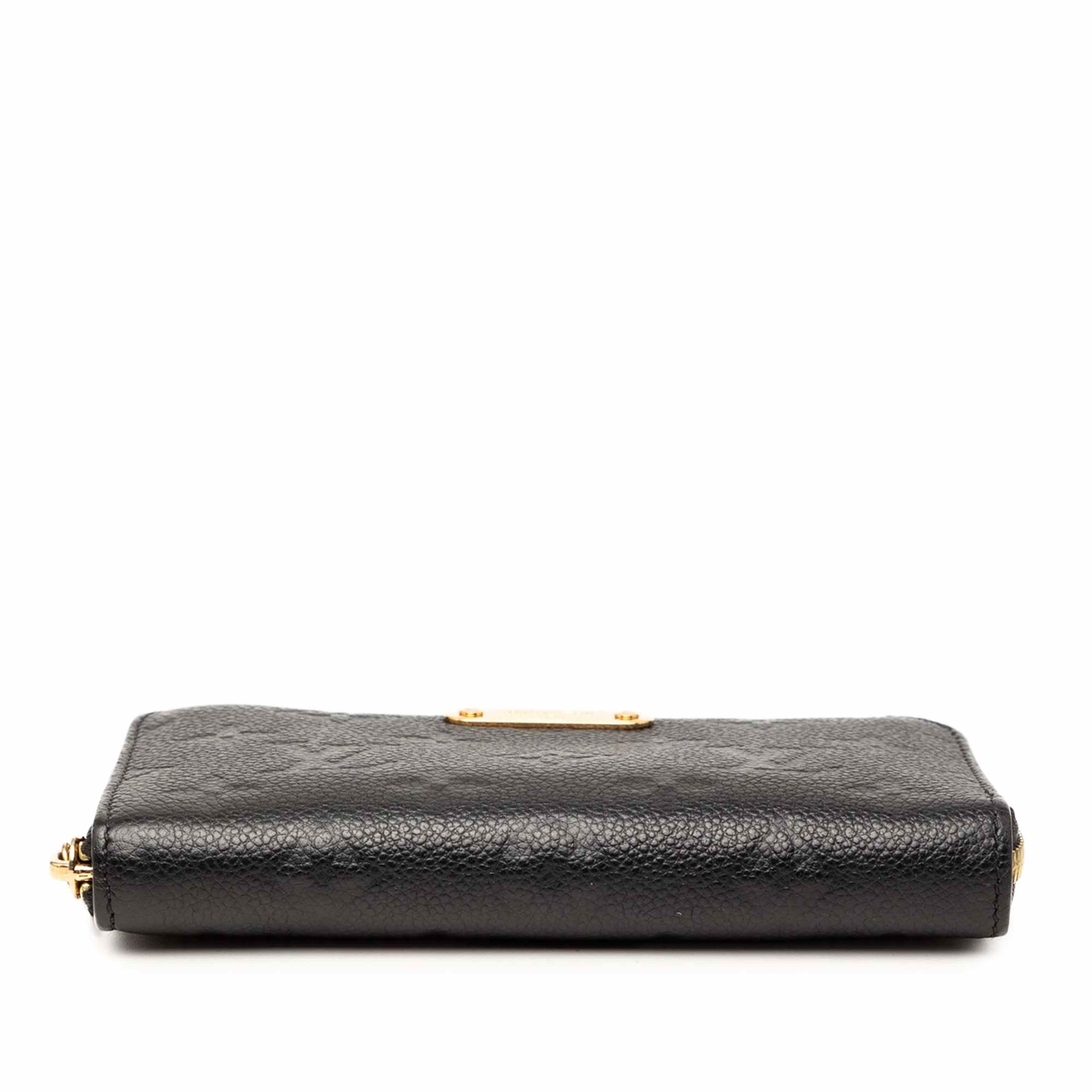 Louis Vuitton Monogram Empreinte Margot Wallet, från Luxclusif, i färgen black. Klicka för att öppna bilden i stort format
