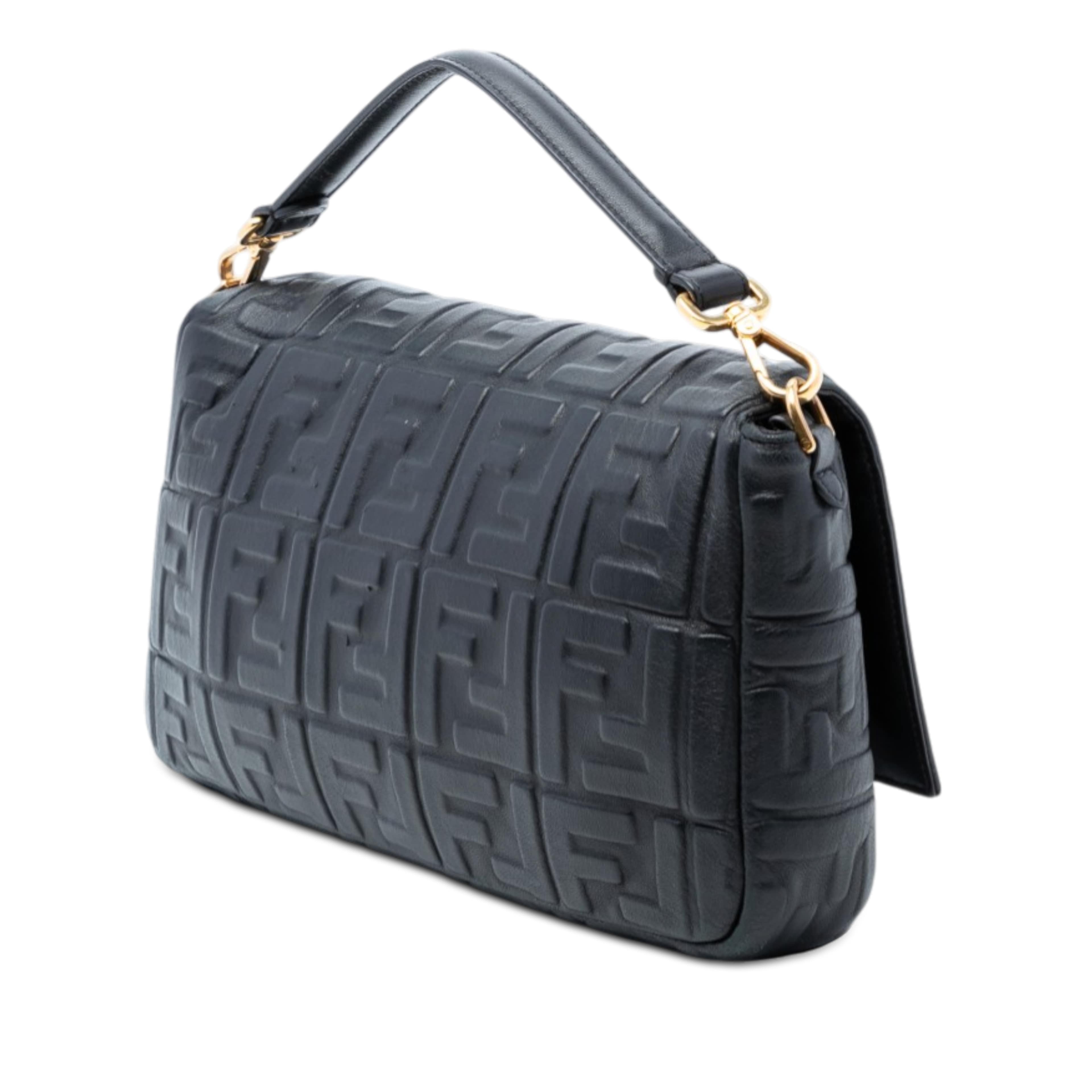 Fendi Large Zucca Embossed Leather Baguette Satchel, från Luxclusif, i färgen svart. Klicka för att öppna bilden i stort format