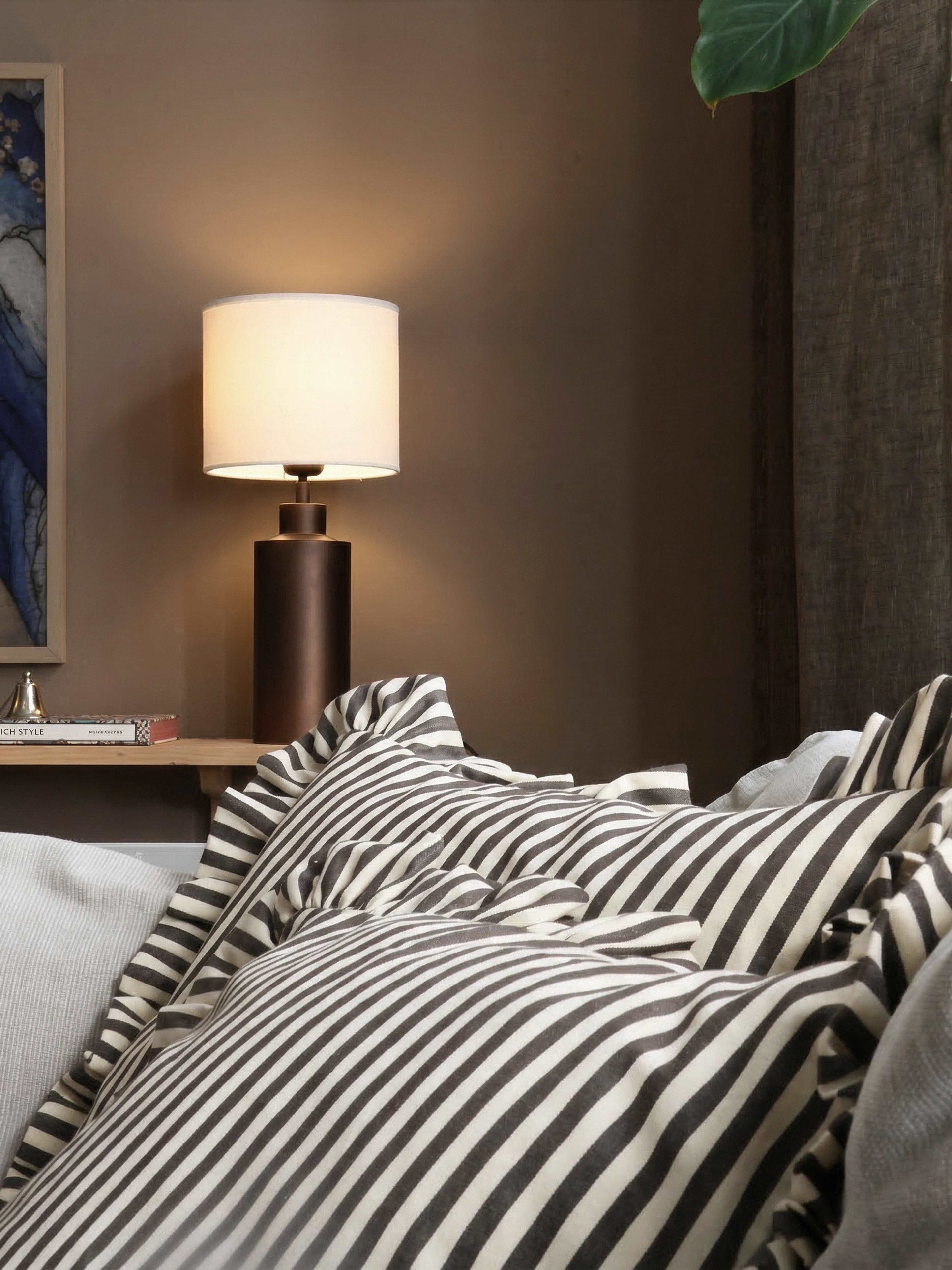 Solo Lampfot, från PR Home, i färgen antikbrun. Klicka för att öppna bilden i stort format