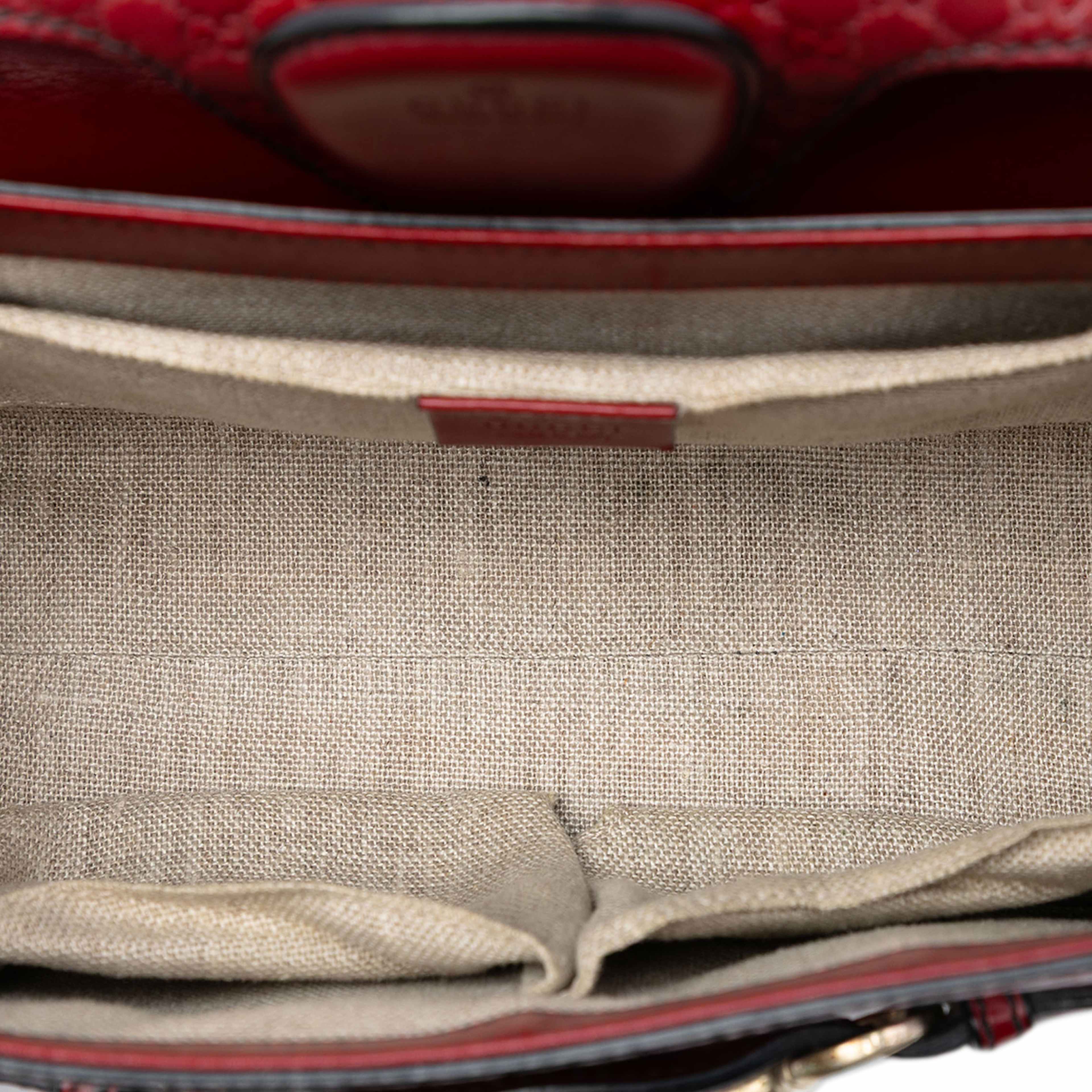 Gucci Medium Microguccissima Emily Shoulder Bag, från Luxclusif, i färgen red. Klicka för att öppna bilden i stort format