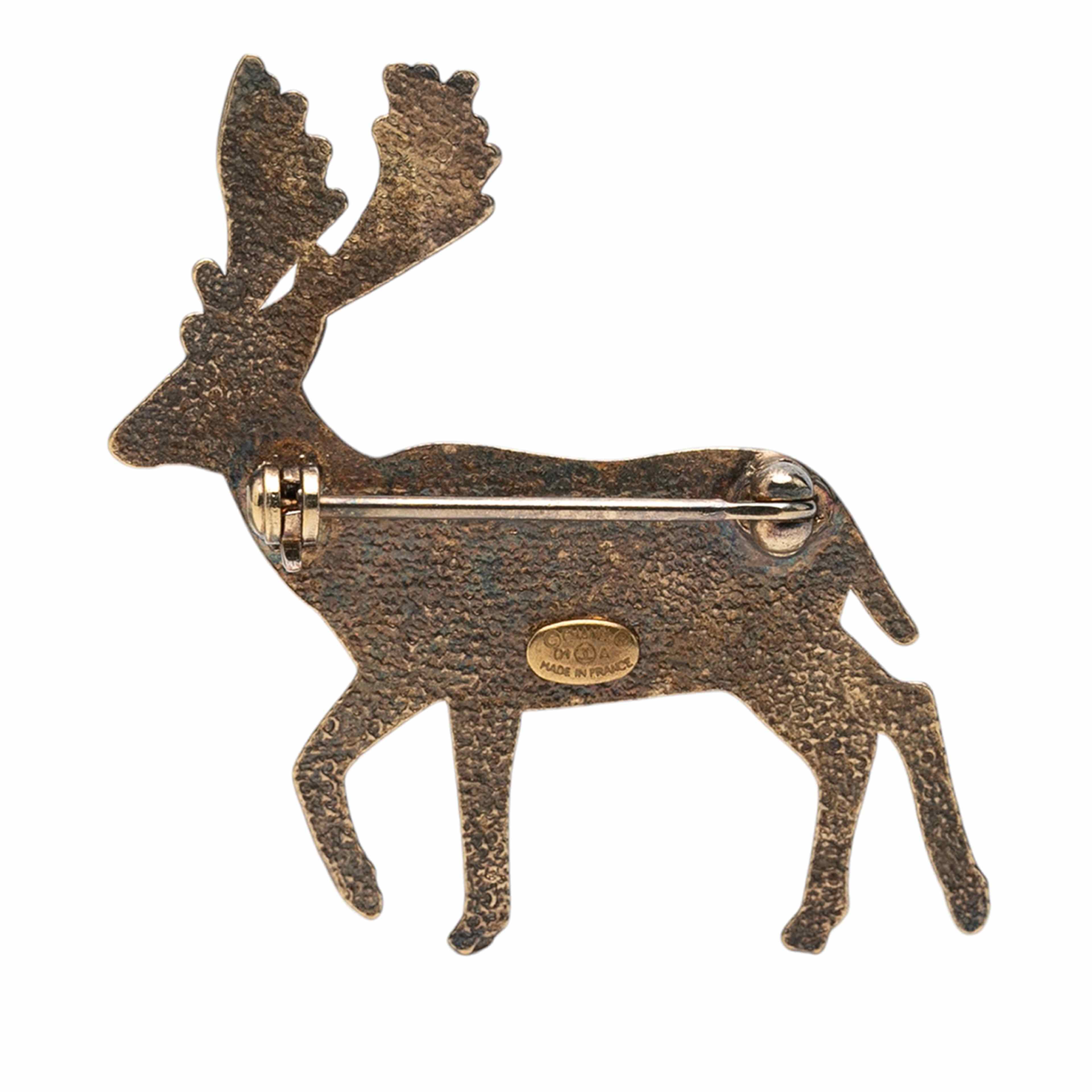 Chanel Cc Gold Plated Faux Pearl Deer Brooch, från Luxclusif, i färgen gold. Klicka för att öppna bilden i stort format