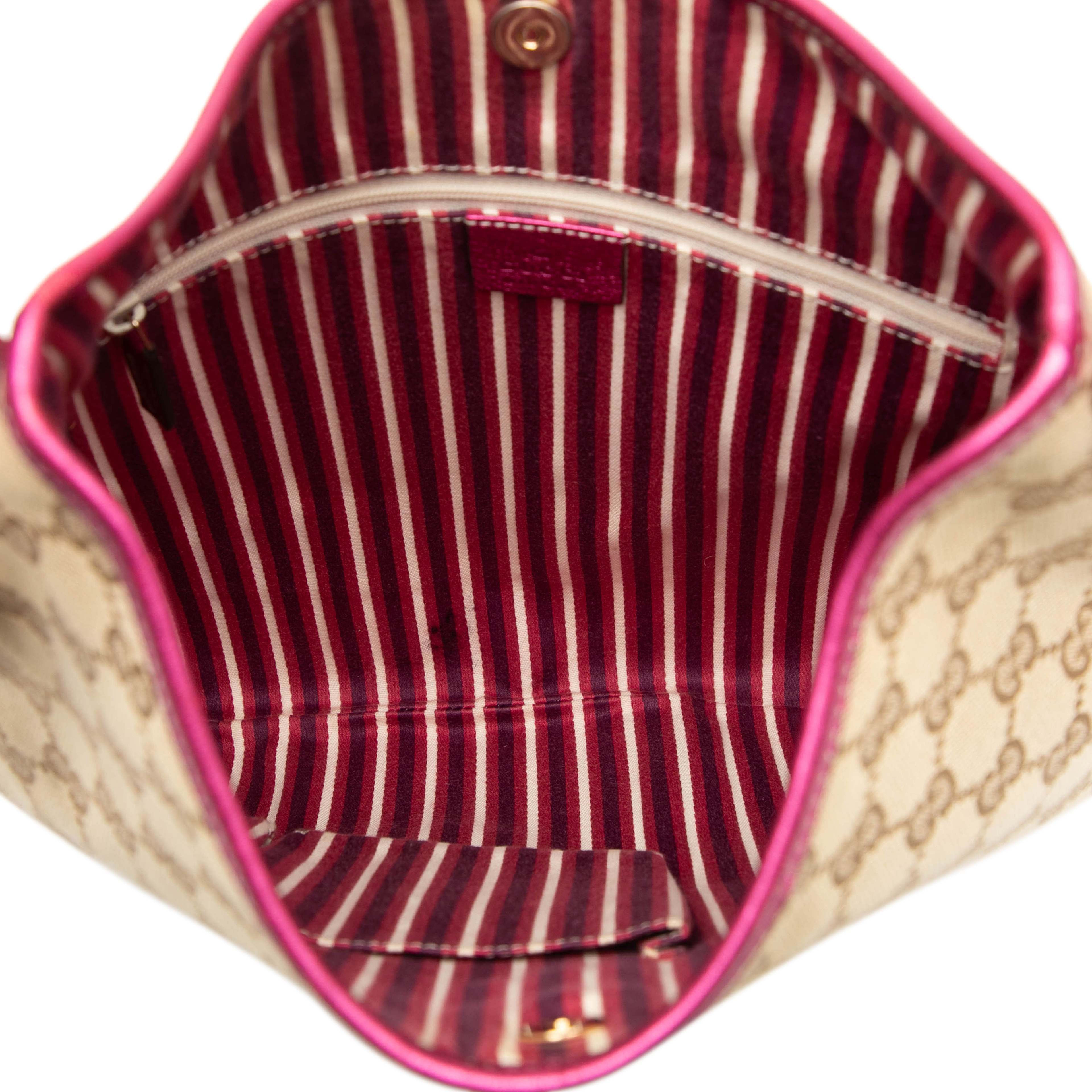 Gucci Gg Canvas New Britt Hobo, från Luxclusif, i färgen beige. Klicka för att öppna bilden i stort format