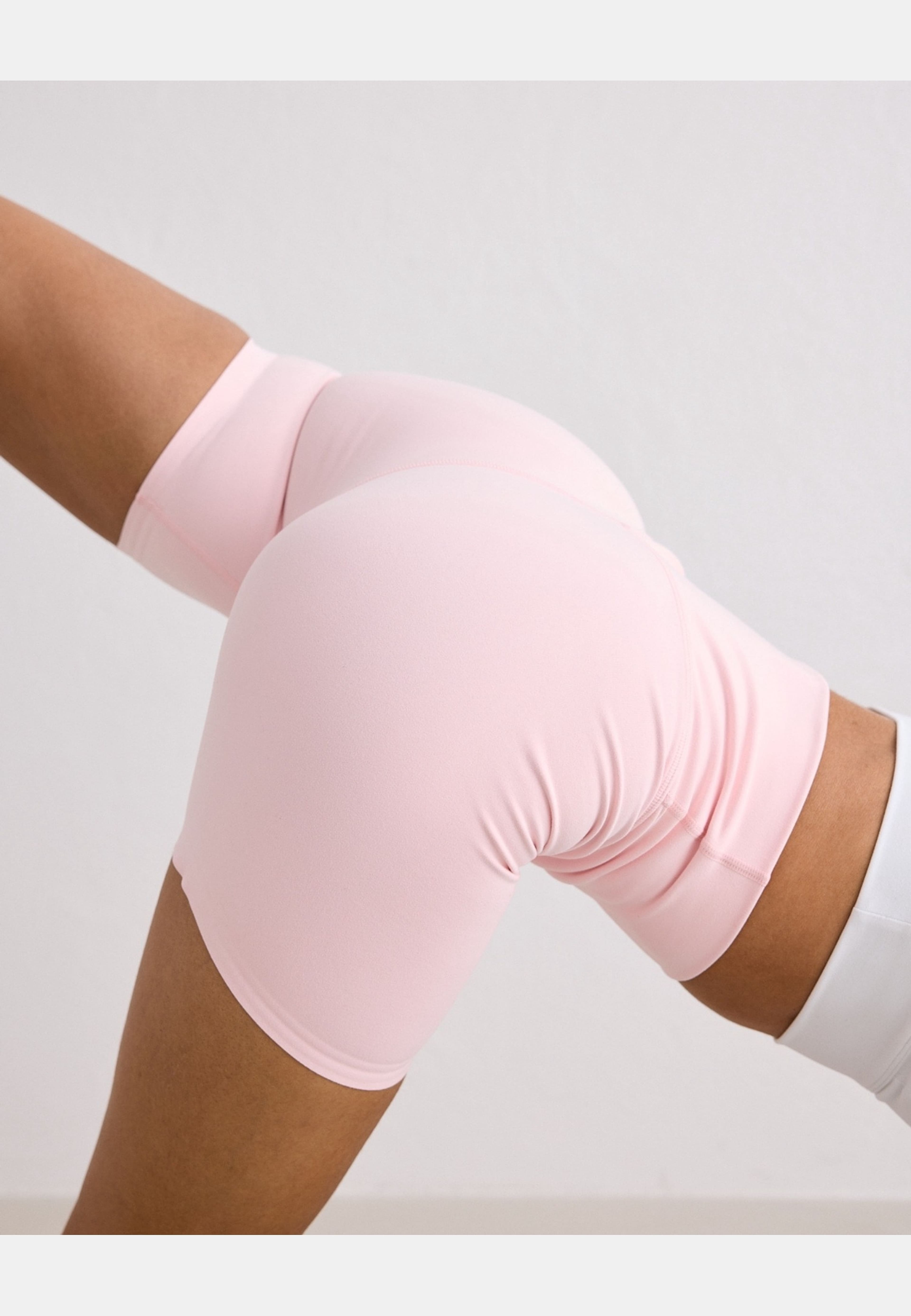 Sense Midi Biker Shorts, från aim'n, i färgen ballerina. Klicka för att öppna bilden i stort format