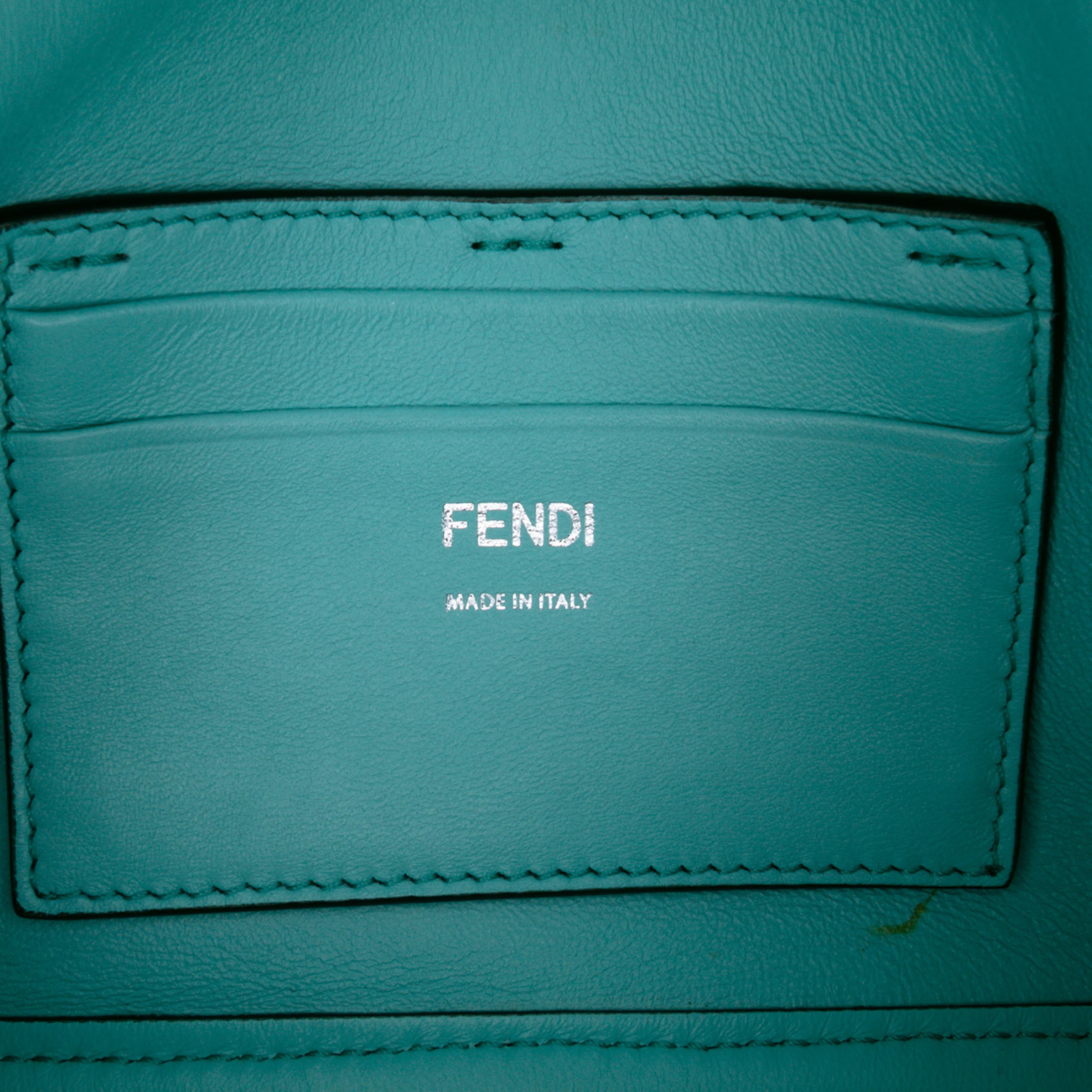 Fendi Mini Leather Baguette Satchel, från Luxclusif, i färgen red. Klicka för att öppna bilden i stort format