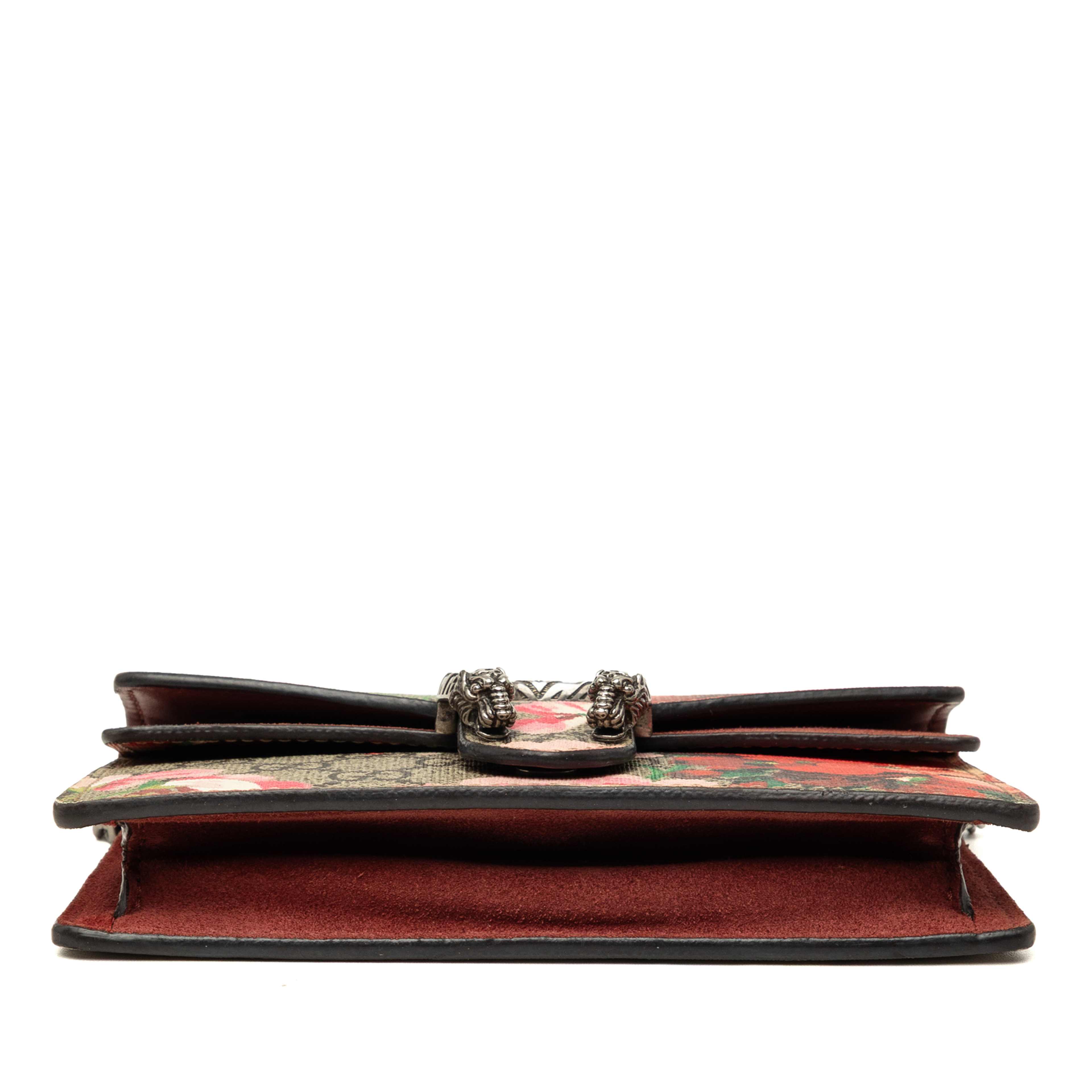 Gucci Mini Gg Supreme Blooms Dionysus Crossbody, från Luxclusif, i färgen beige. Klicka för att öppna bilden i stort format