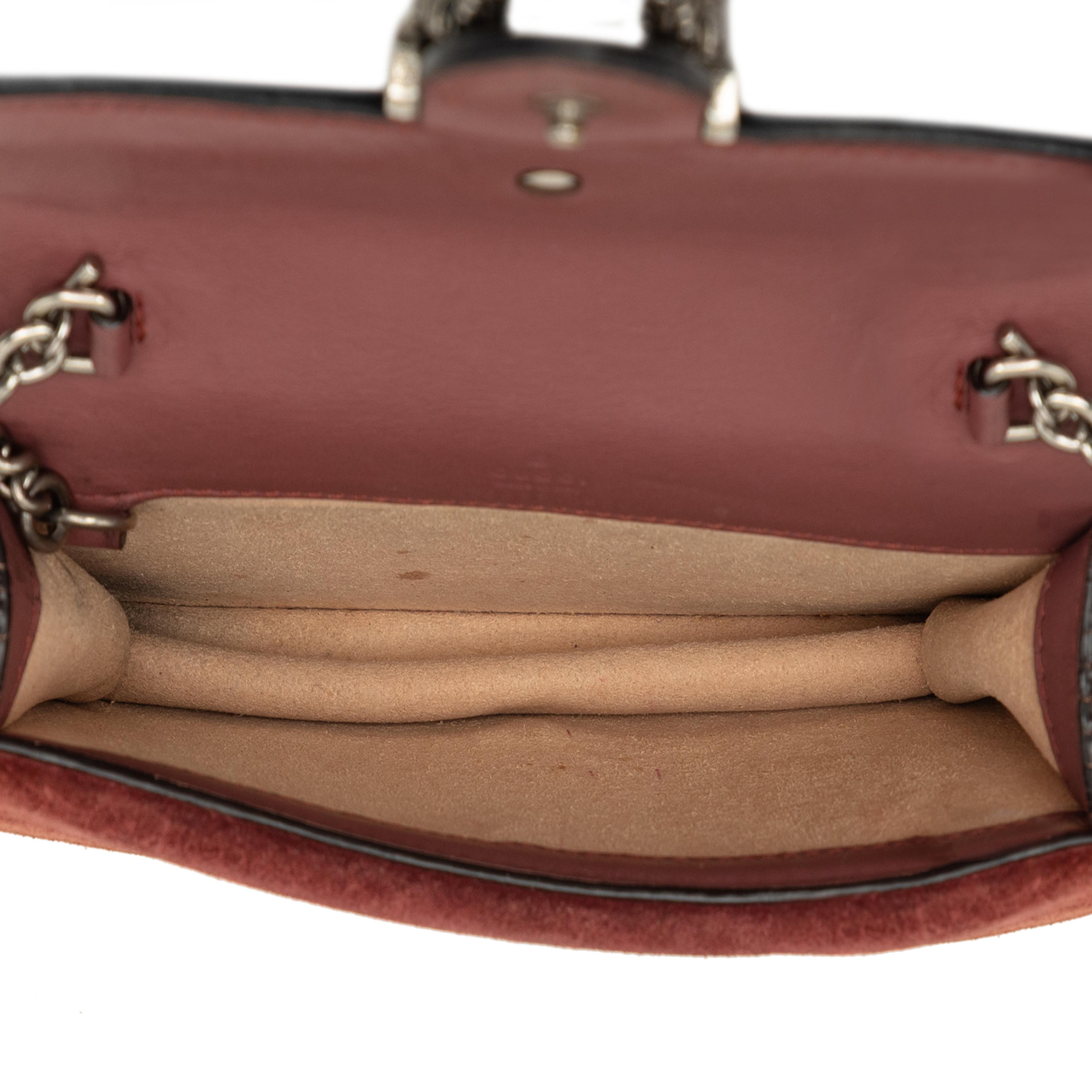 Gucci Mini Gg Supreme Blooms Dionysus Crossbody, från Luxclusif, i färgen beige. Klicka för att öppna bilden i stort format