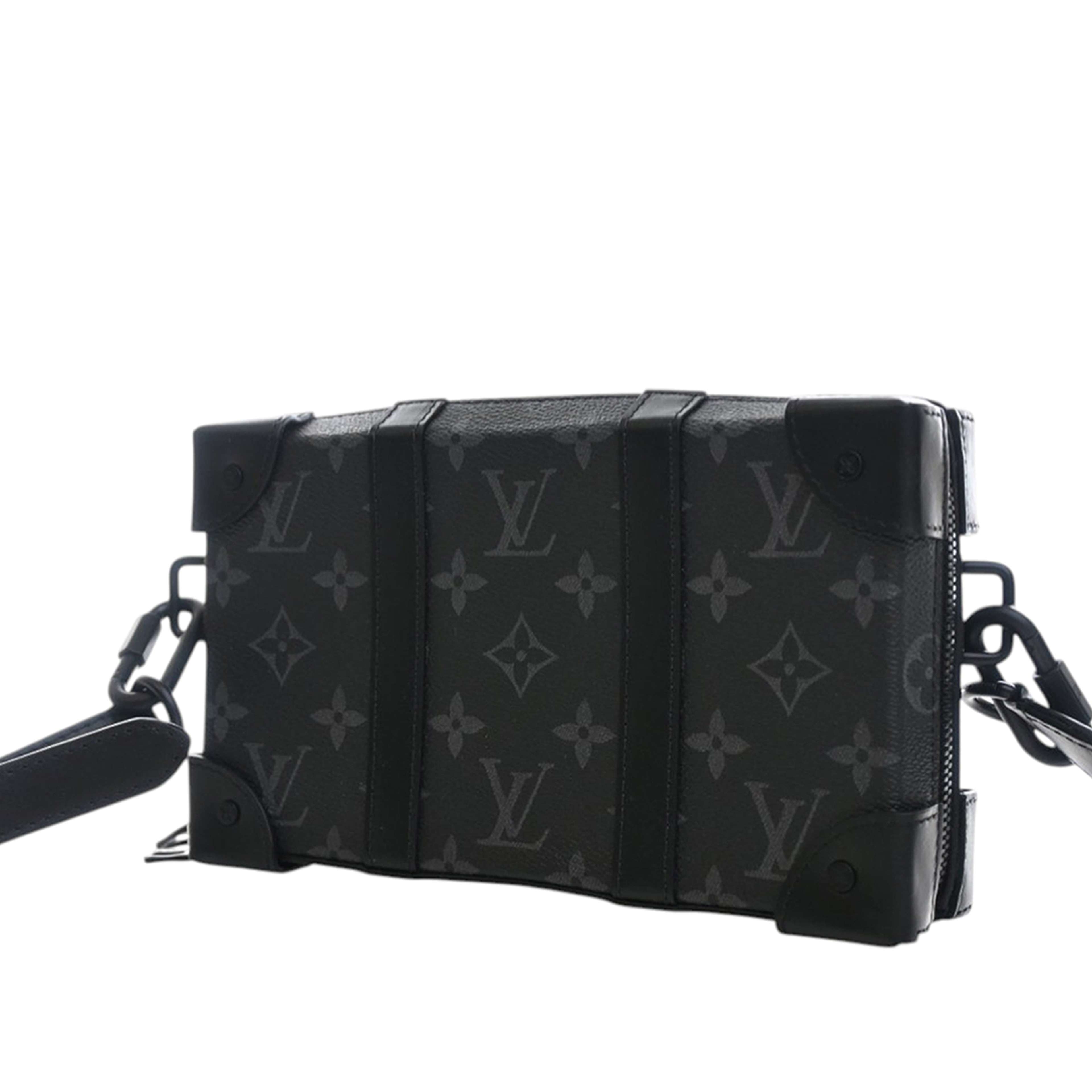 Louis Vuitton Monogram Eclipse Soft Trunk Wallet Crossbody, från Luxclusif, i färgen black. Klicka för att öppna bilden i stort format