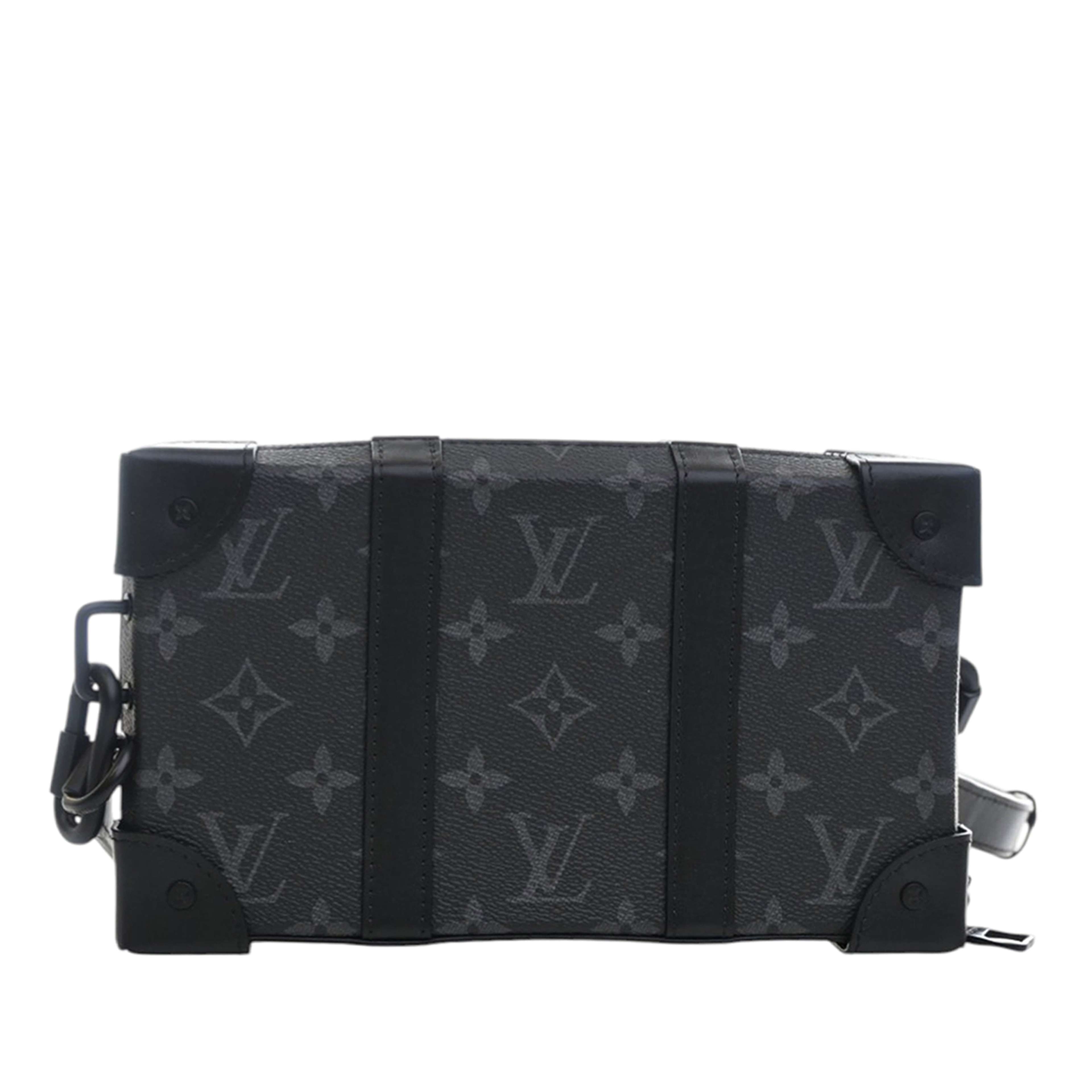 Louis Vuitton Monogram Eclipse Soft Trunk Wallet Crossbody, från Luxclusif, i färgen black. Klicka för att öppna bilden i stort format