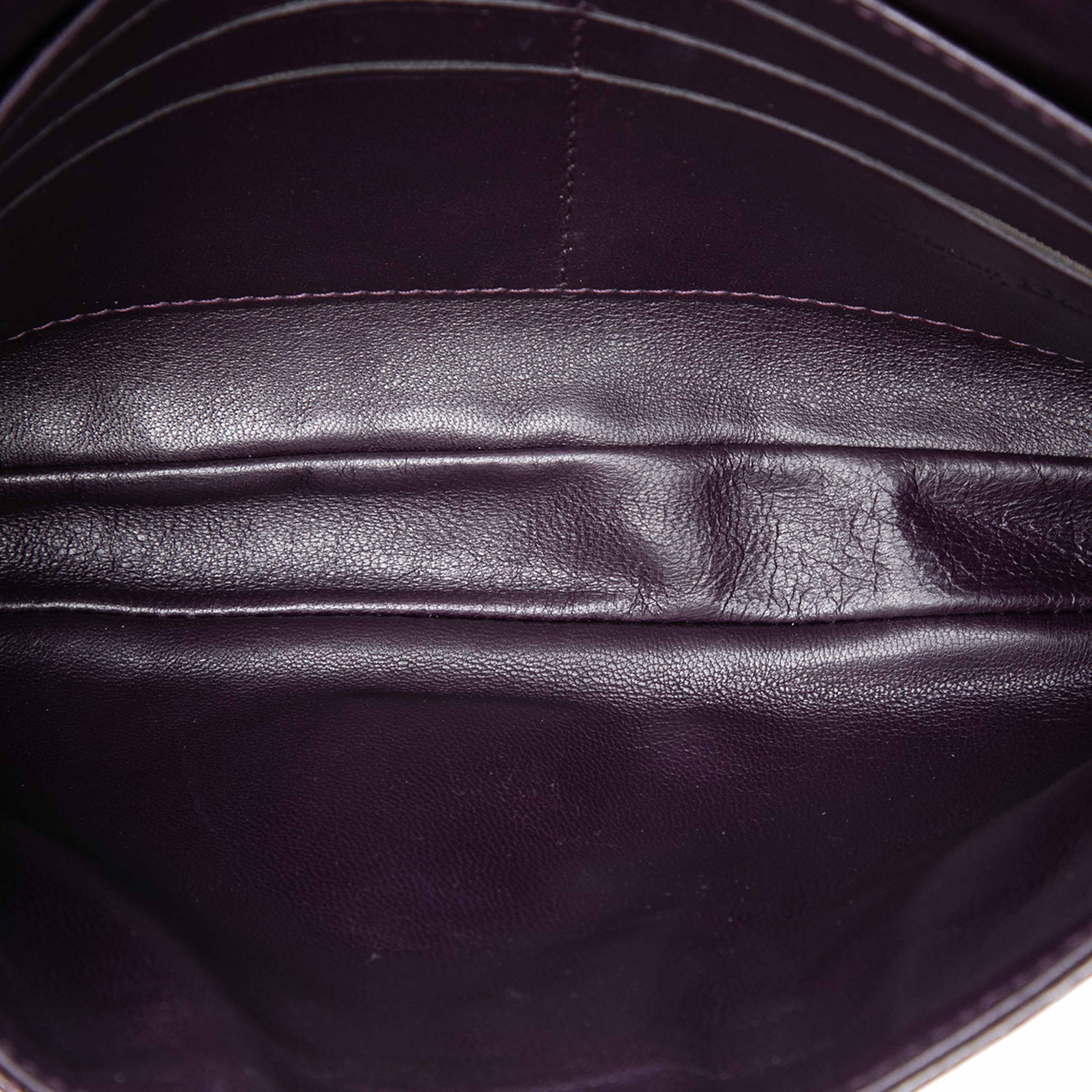 Dior Patent Cannage New Lock Pouch Crossbody, från Luxclusif, i färgen purpur. Klicka för att öppna bilden i stort format