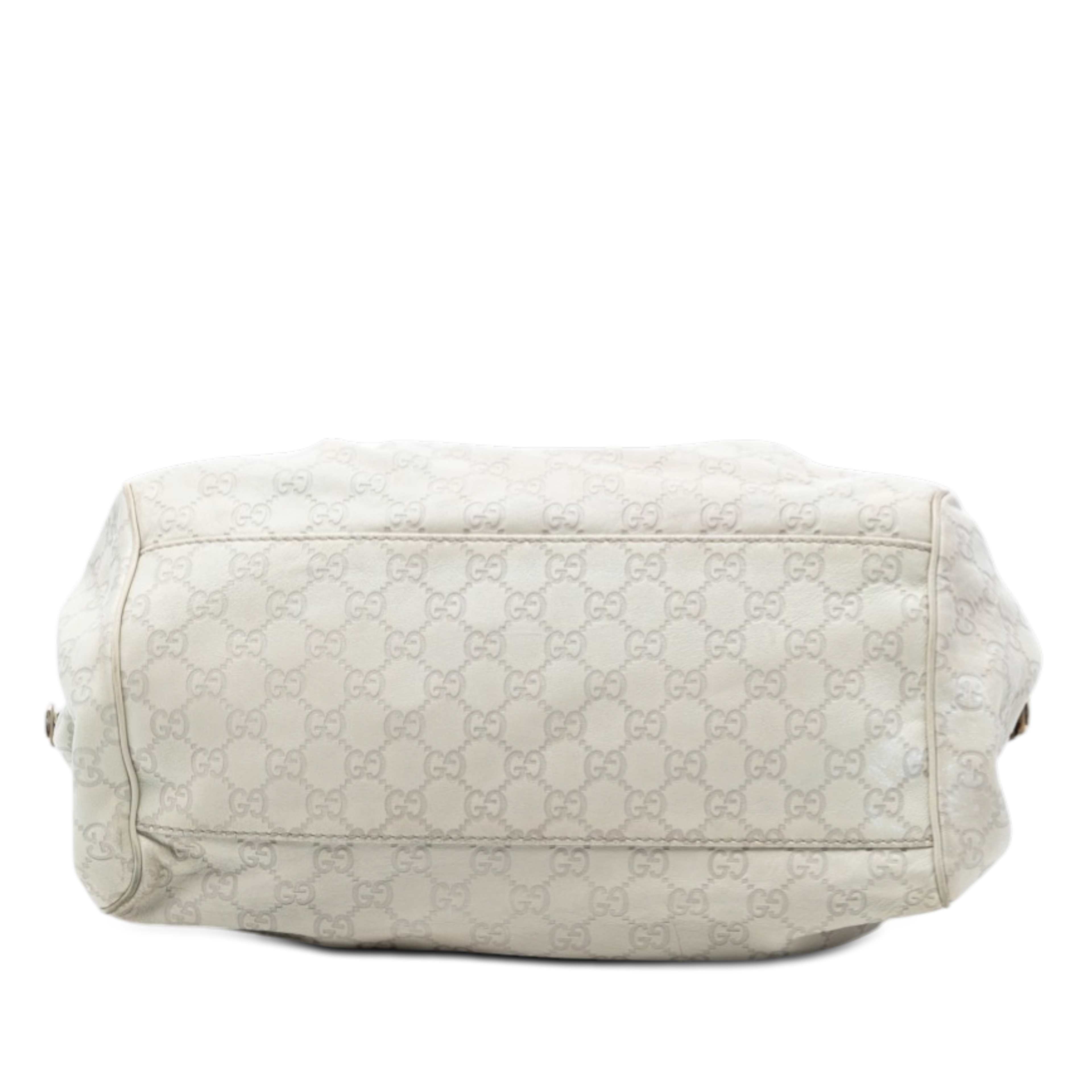 Gucci Guccissima Sukey Satchel, från Luxclusif, i färgen vit. Klicka för att öppna bilden i stort format